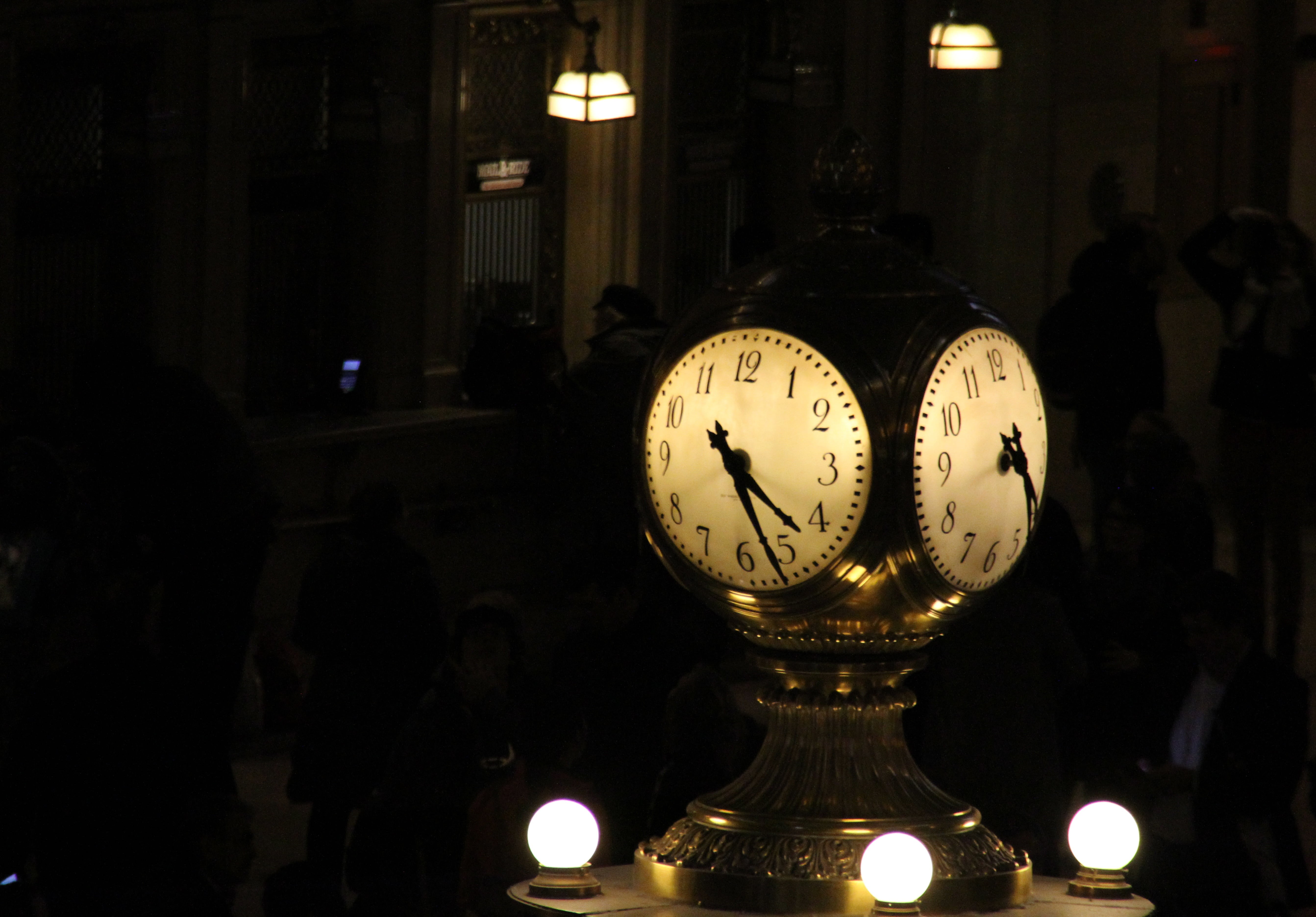 clock, indoors, city, minute hand, dark, no people, time, grand central terminal, new york, electric lamp, station, illuminated, architecture, lighting equipment, HD Wallpaper