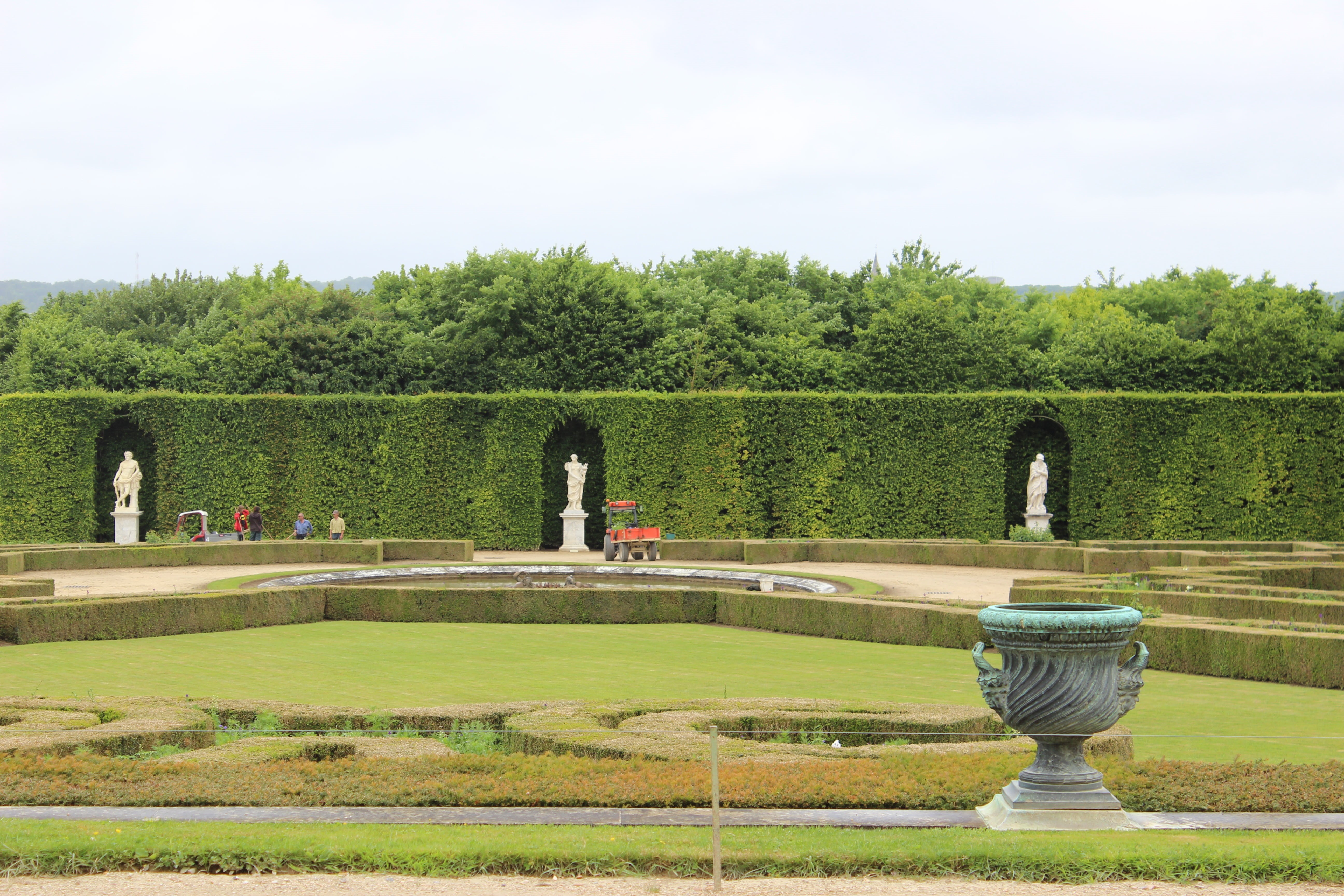 plant, versailles, day, fountain, water, no people, hedge, historical, castle, de, park, park - man made space, formal garden, landmark, outside, outdoors, HD Wallpaper