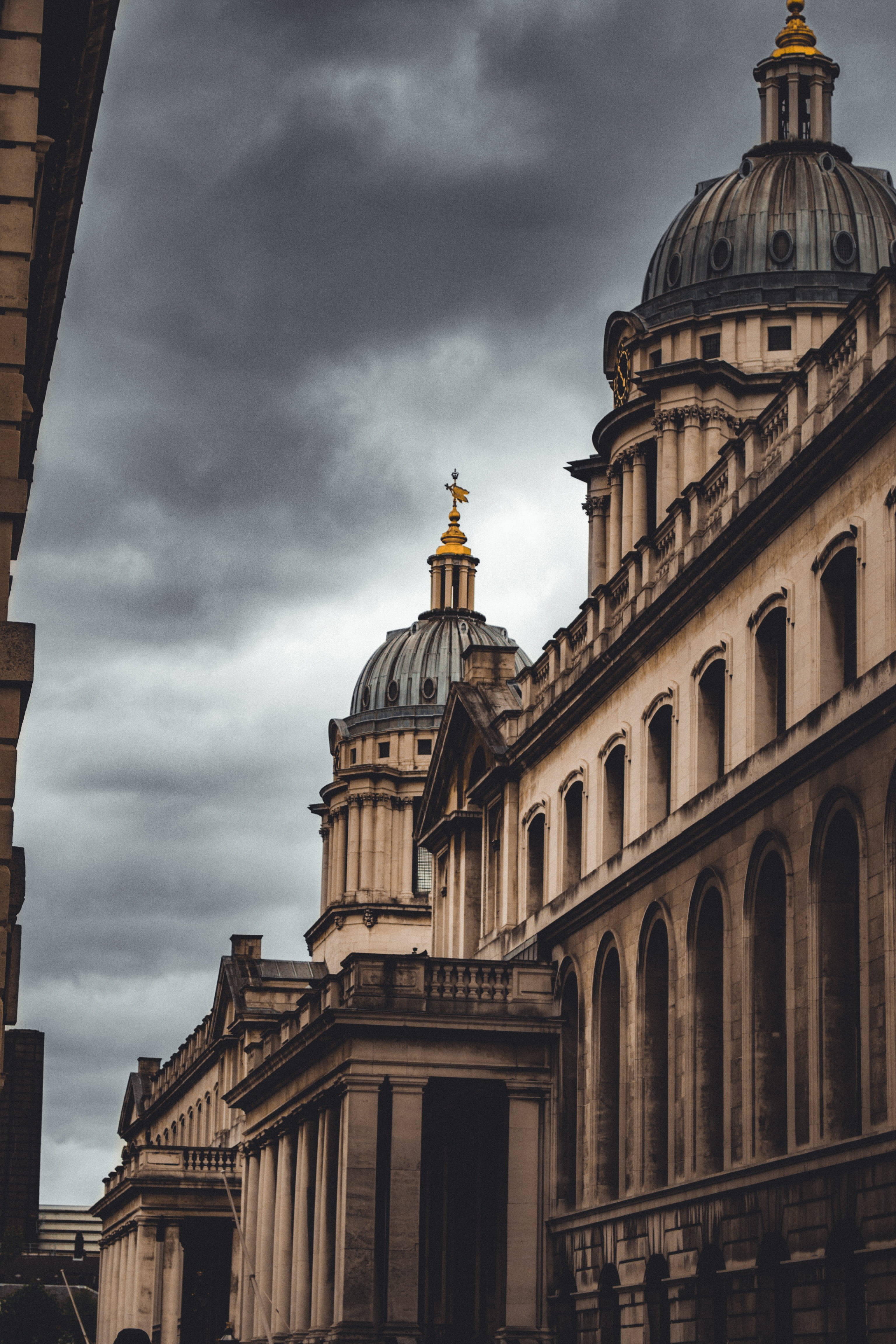 history, crop, town, spire, overcast, tower, outdoors, 4K, heavenly, building exterior, urban, architecture, day, college, united kingdom, place of worship, Phone HD Wallpaper