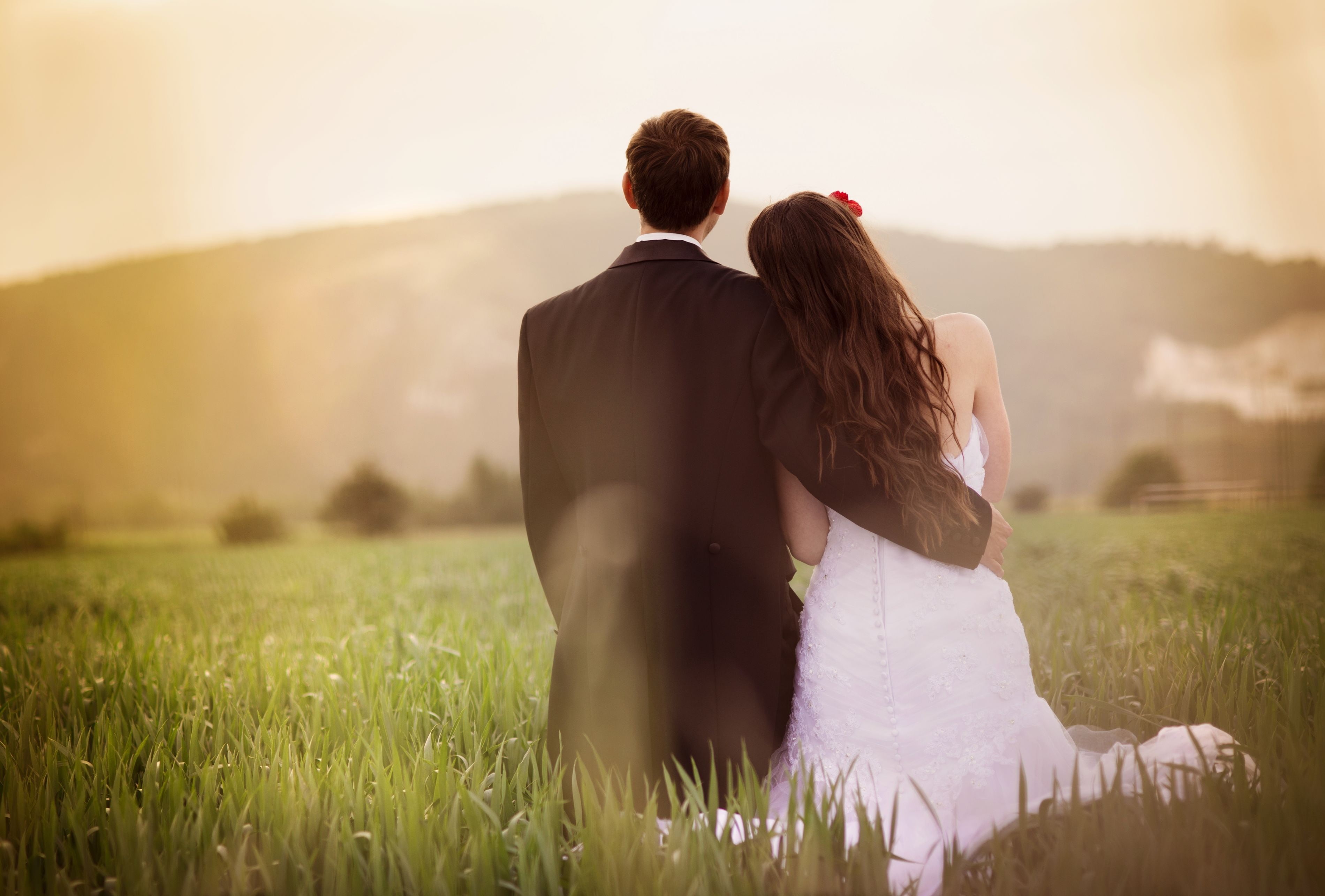 women, nature, grass, a couple, loving, meadow, wife, young Couple, men, affectionate, rear View, day, females, costume, black, young Women, HD Wallpaper