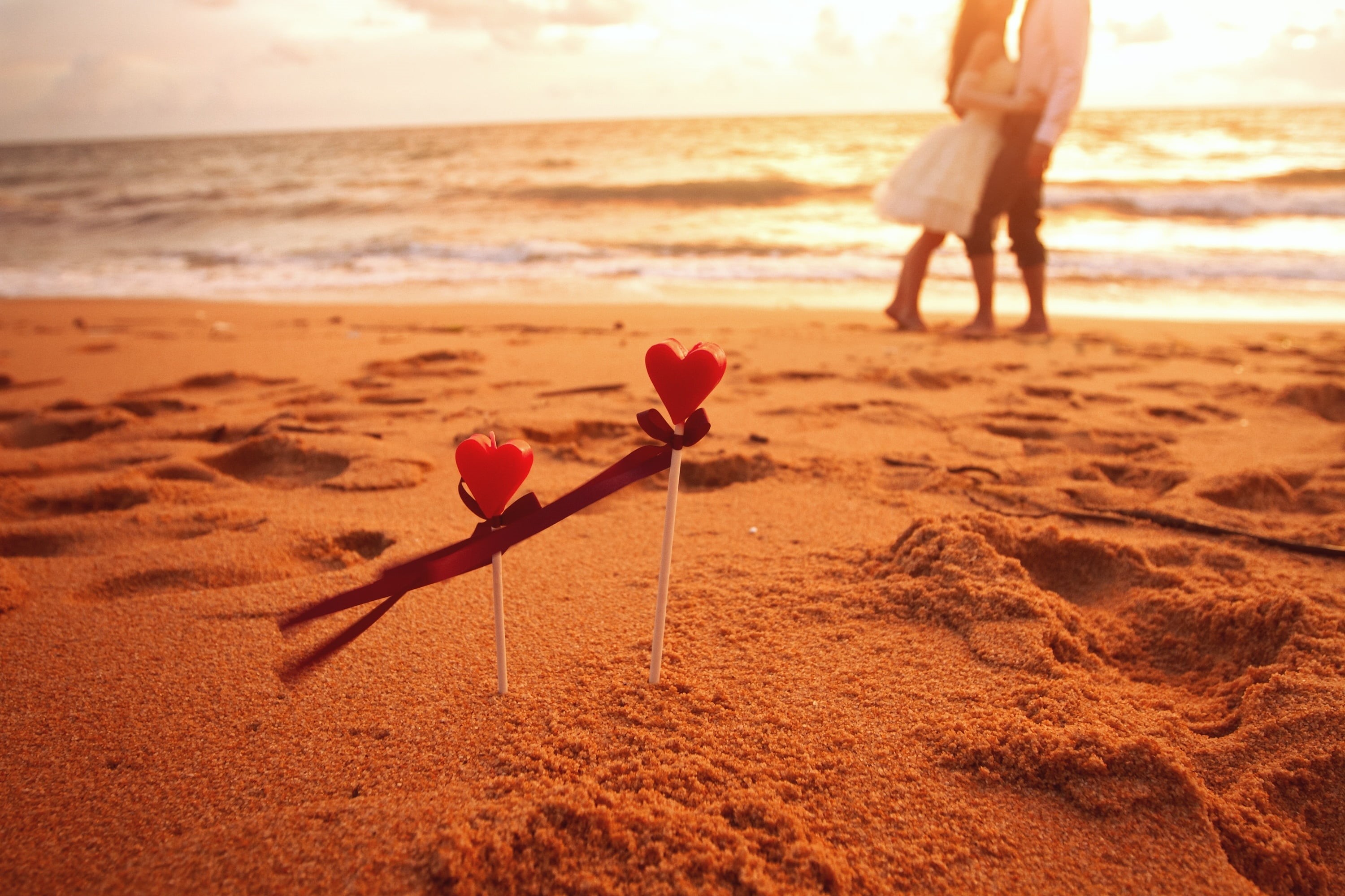 holiday, widescreen, freedom, sand, water, couple - Relationship, romance, lifestyles, recreational Pursuit, females, heart, orange color, playing, family, HD Wallpaper