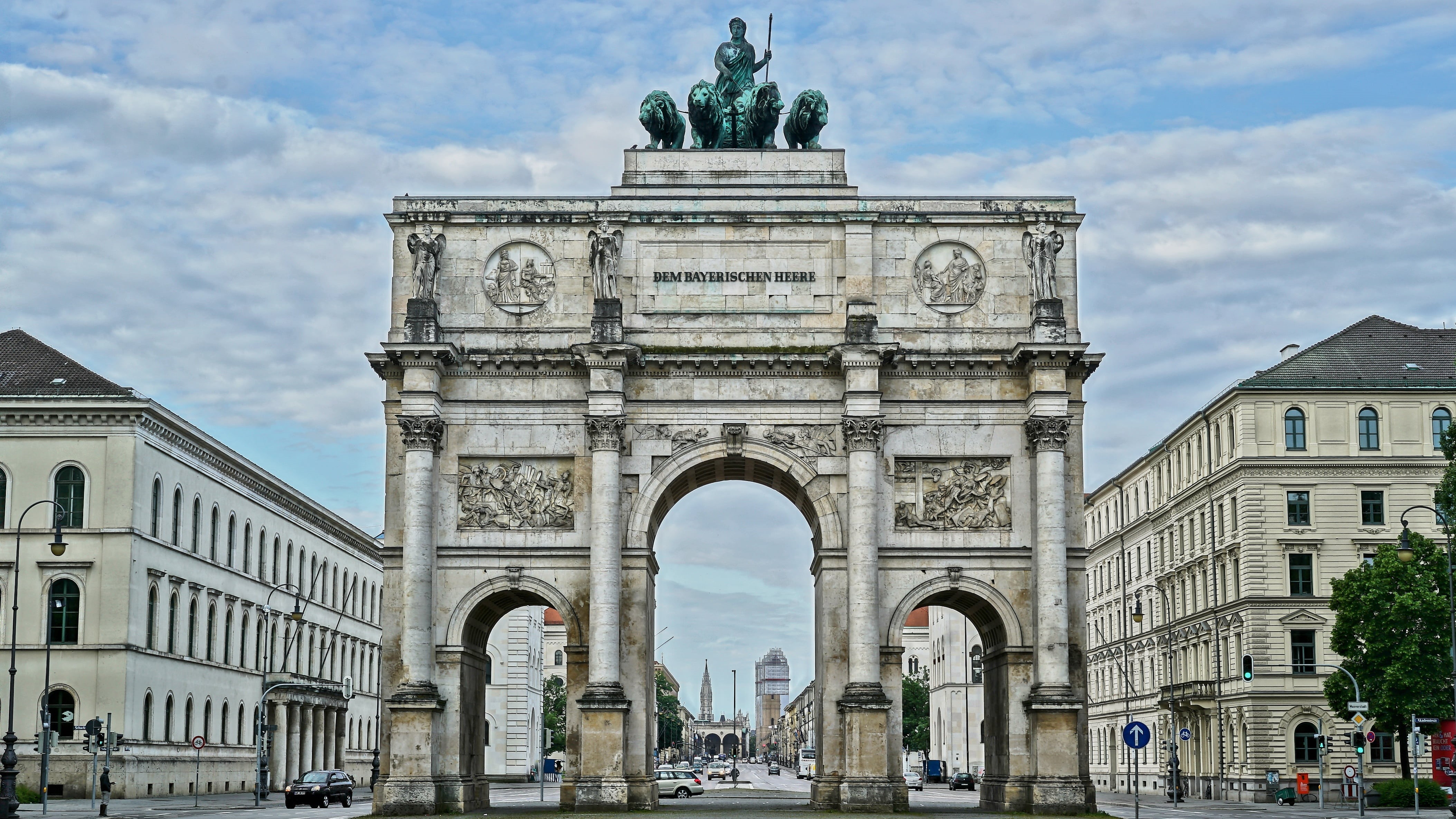art and craft, triumphal arch, travel destinations, history, incidental people, munich, italy, day, sky, urban Scene, building exterior, europe, siegestor, HD Wallpaper