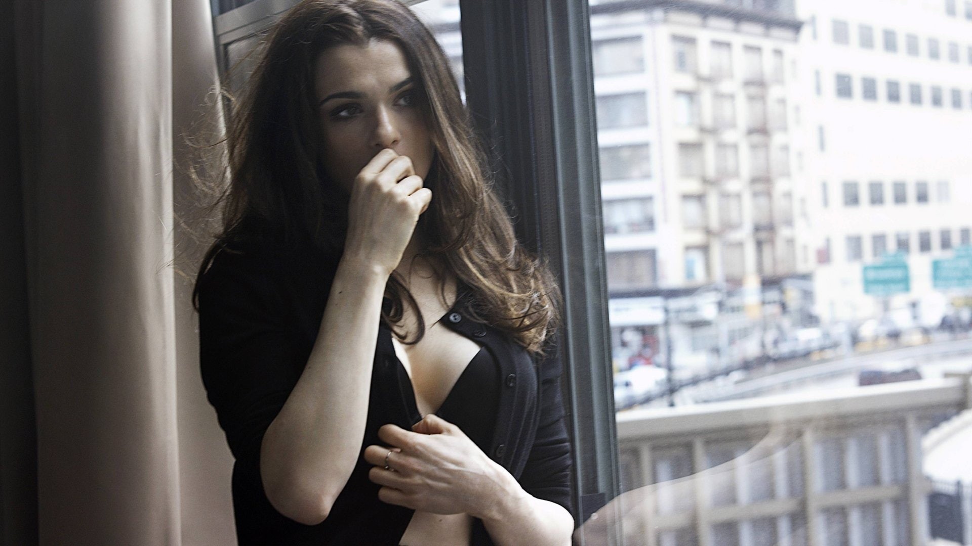 young women, adult, brown hair, one person, holding, front view, uncertainty, beautiful woman, young adult, Actresses, Rachel Weisz, window, portrait, looking away, HD Wallpaper