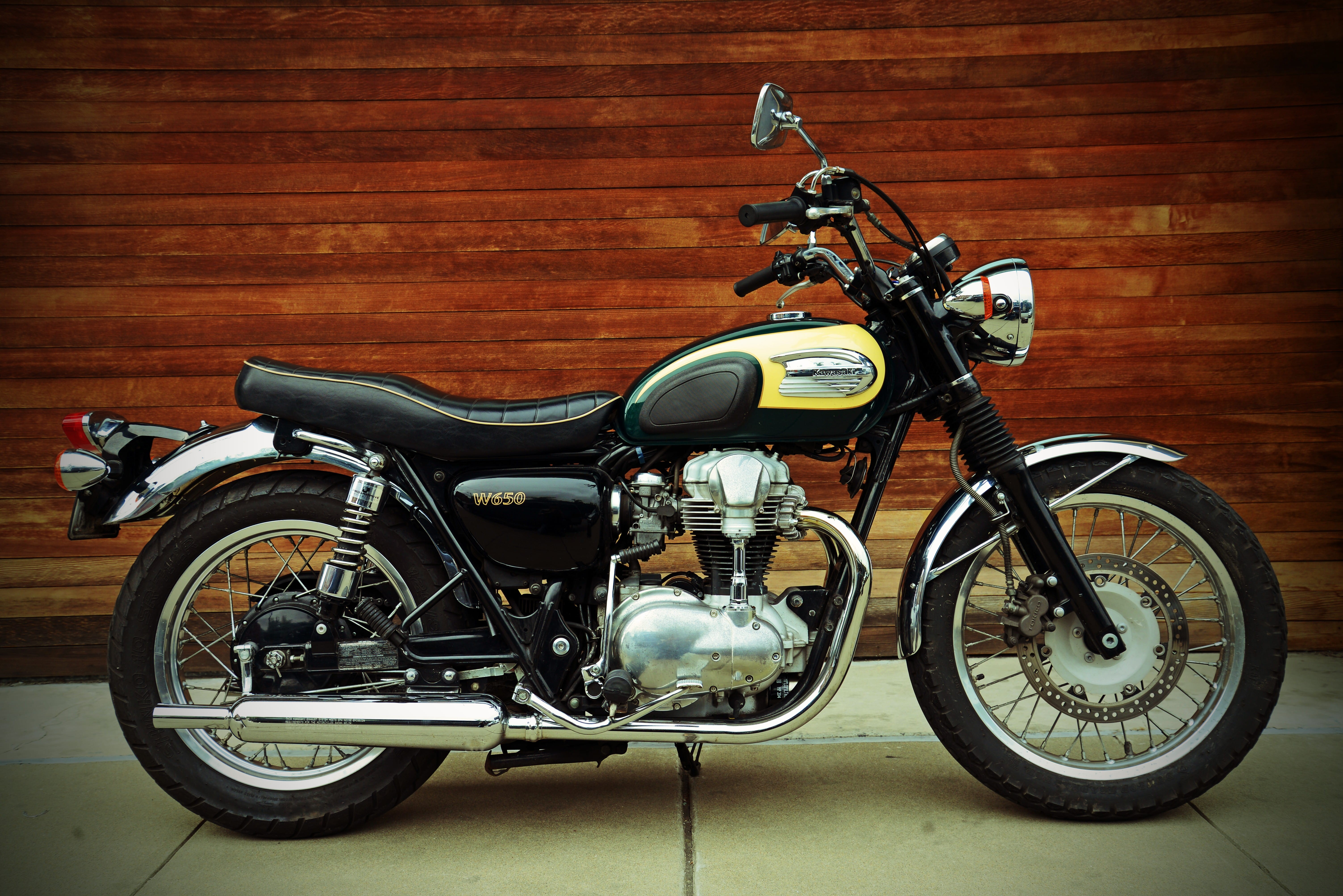 wall - building feature, yellow, w, bicycle, no people, old, retro styled, bike, parked, motorbike, wall, leather, land vehicle, standard, city, vinatge, HD Wallpaper
