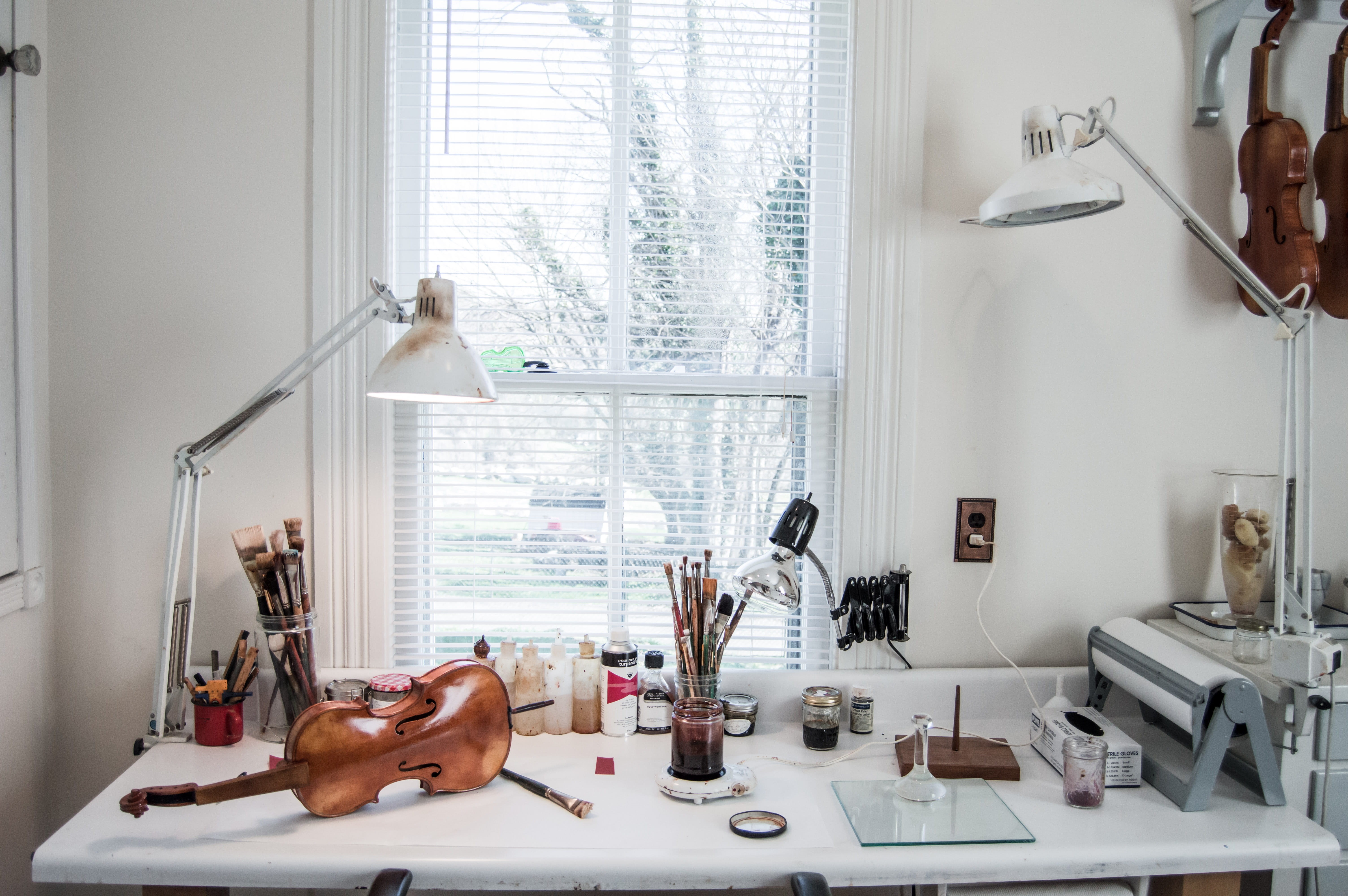 no people, tabletop, still life, 5K, housing, lamp, day, violin, table, home interior, display, furniture, musical instrument, monitor, publication, musical equipment, HD Wallpaper