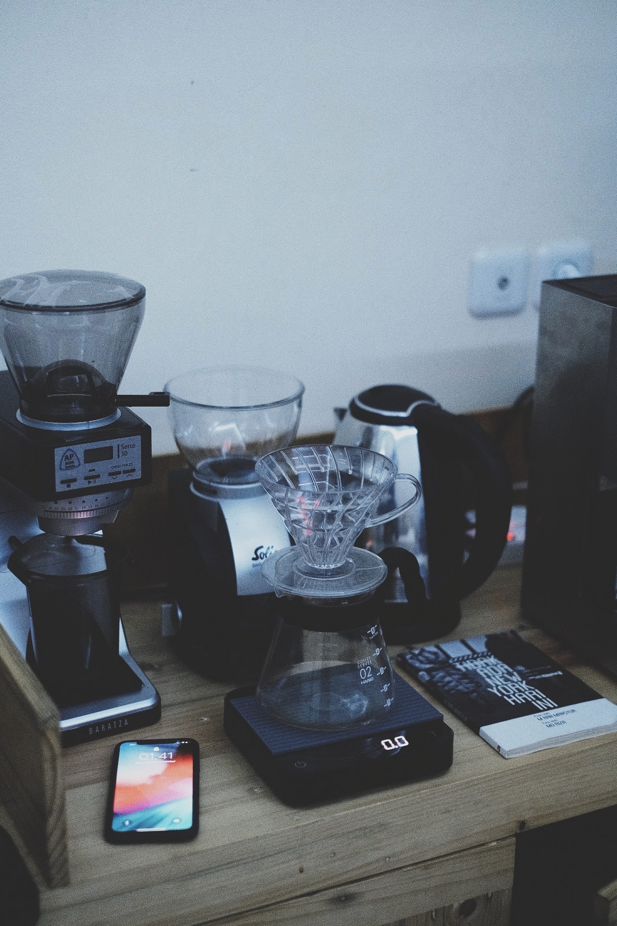 lab, wood - material, container, black, still life, couch, food and drink, indoors, electronics, speaker, household equipment, furniture, phone, table, Phone HD Wallpaper