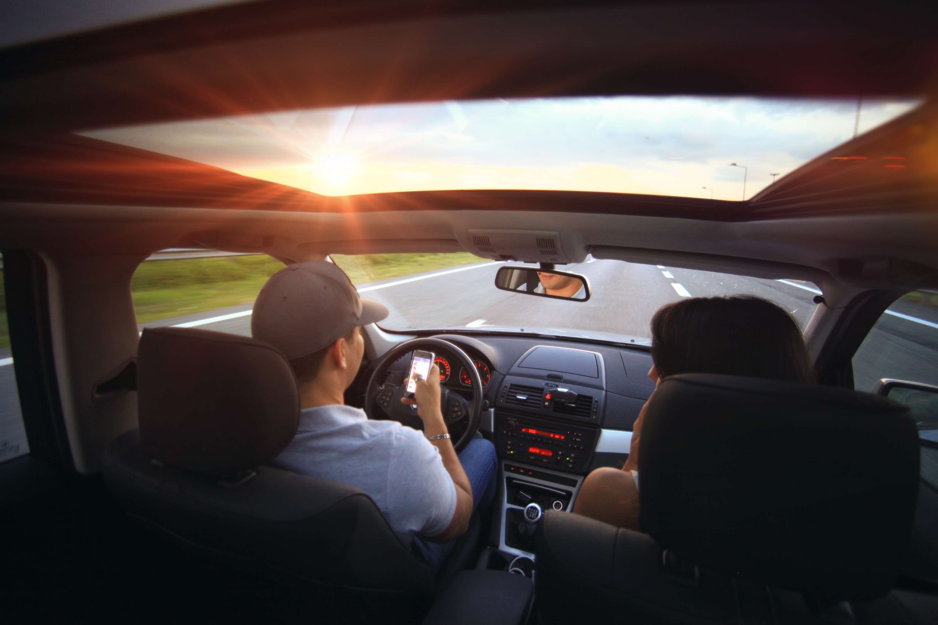 talk, rear view, discussion, technology, indoors, contact, transportation, roadtrip, sitting, women, highway, driving, vehicle interior, mobile phone, sky, HD Wallpaper