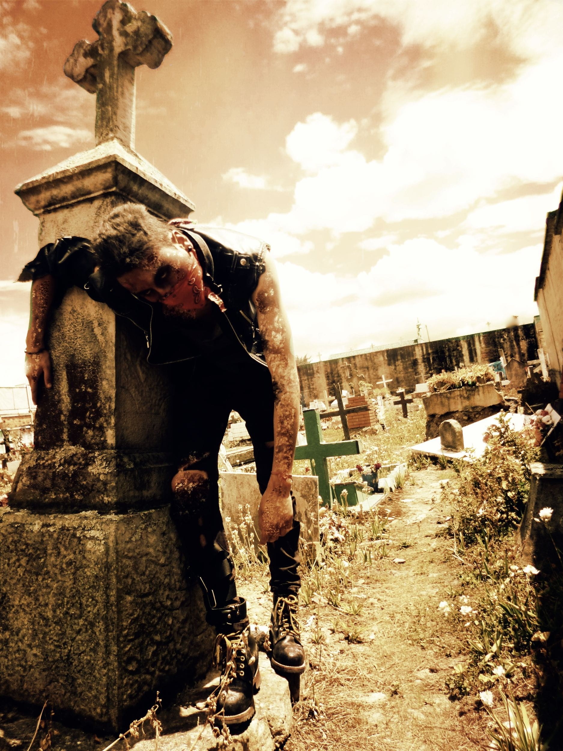 the past, old, undead, face, city, cementary, man, demon, black, statue, 1080P, vest, art and craft, building, sky, nature, fear, death, tomb, creativity, Phone HD Wallpaper