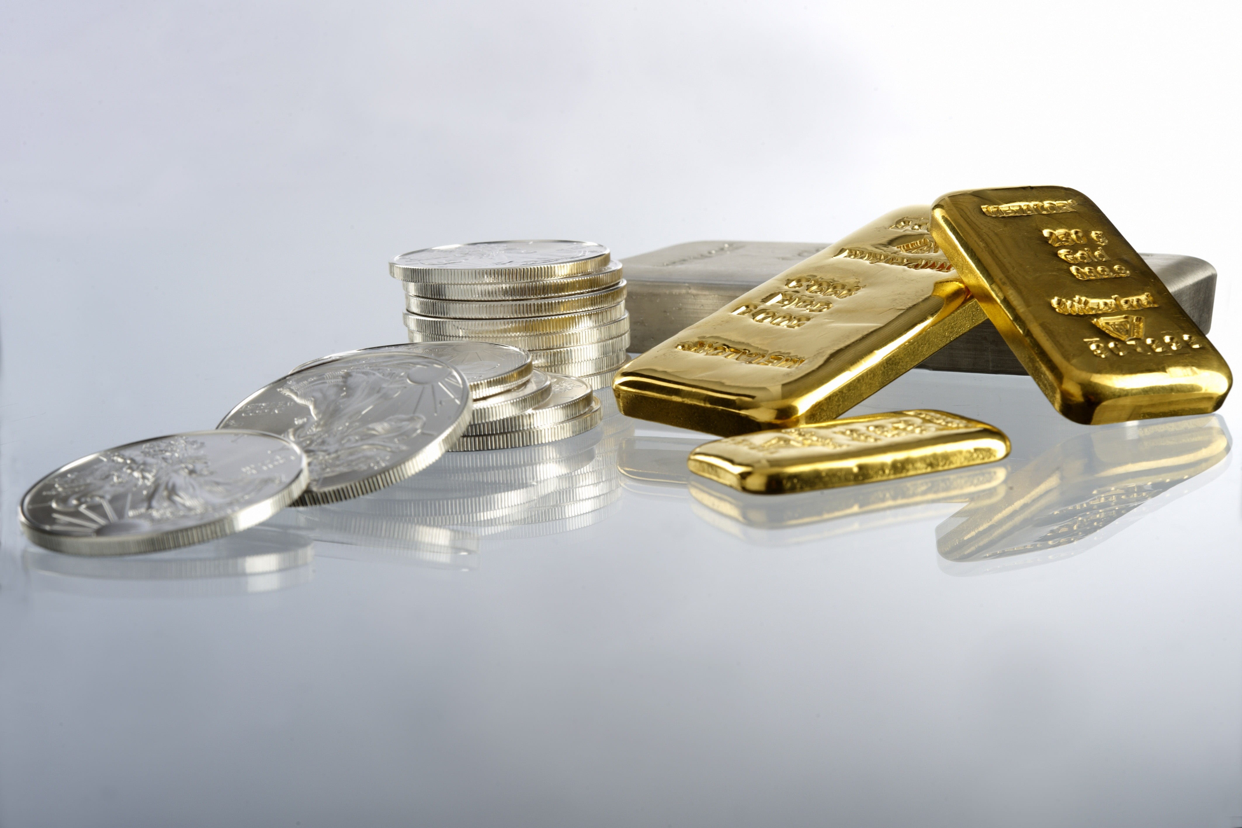 indoors, silver, scholarship, gold colored, 4K, bank account, money, no people, business, business finance and industry, studio shot, currency, bar, investment, HD Wallpaper