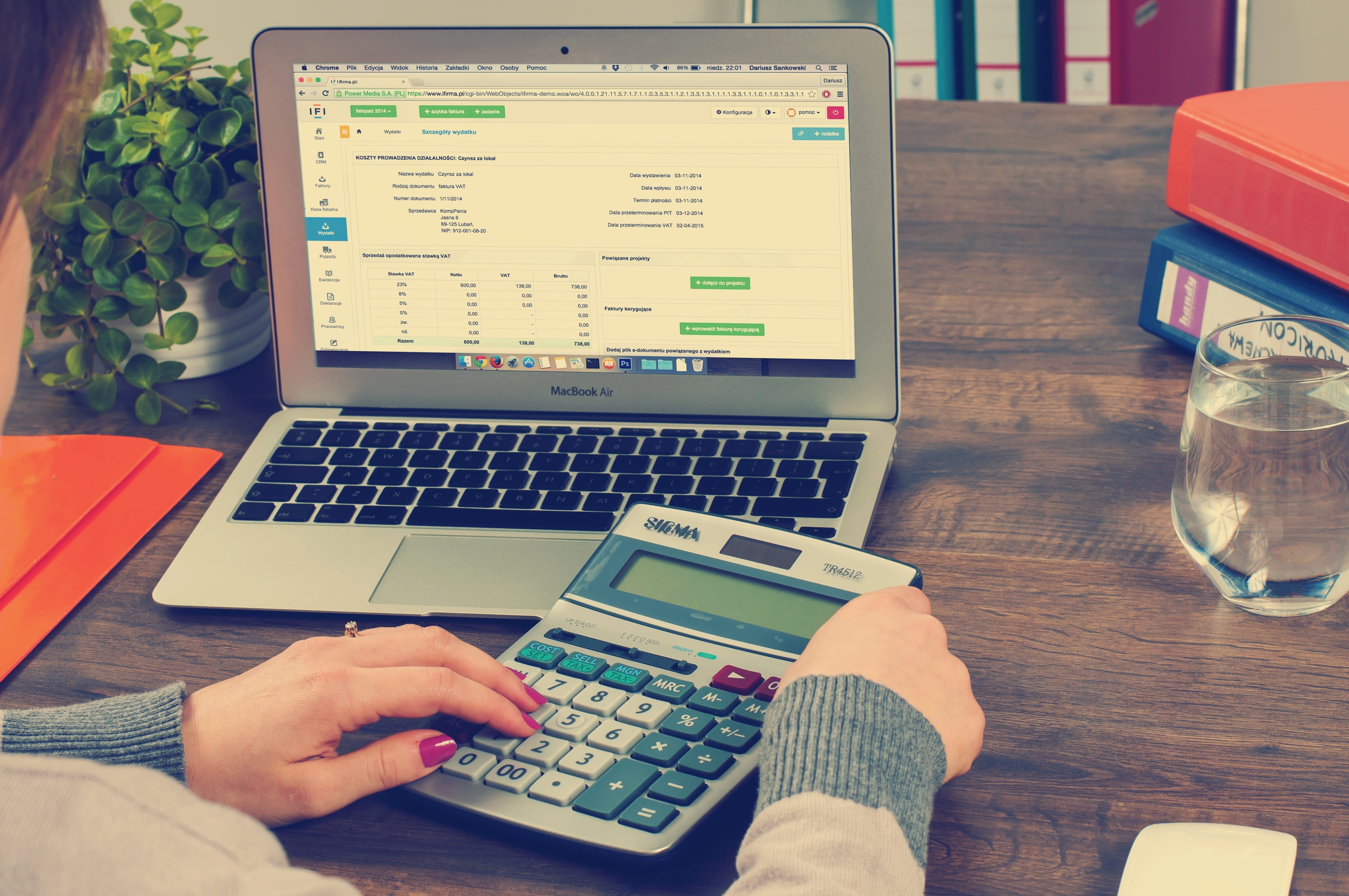 2K, tabletop, business, hand, finance, indoors, computer, human body part, human hand, calculator, wireless technology, settlement, keyboard, laptop, gray, HD Wallpaper