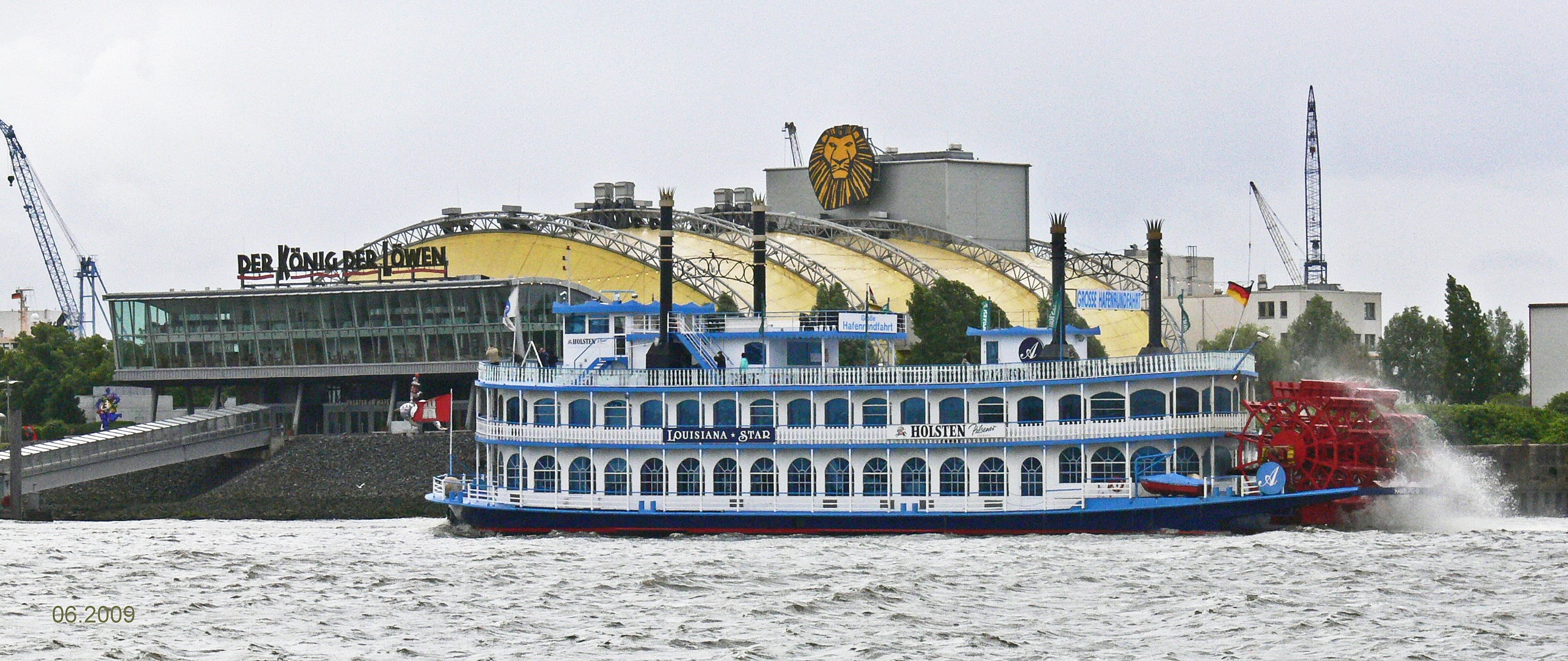 famous Place, hall, beach, port, arts culture and entertainment, river, the lion king, water, ferry, passenger craft, passenger Ship, nature, hamburg, musical hall, HD Wallpaper