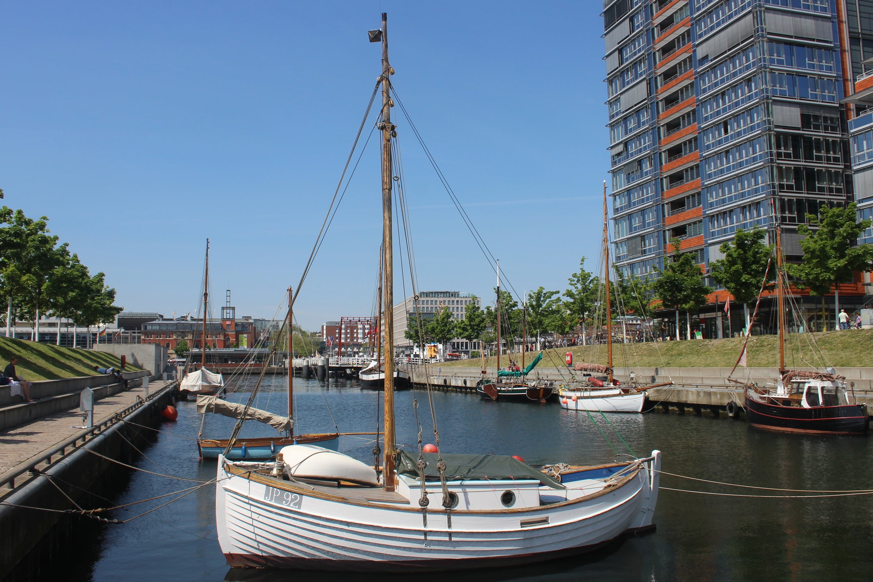 city, river, yacht, dock, transportation, nature, no people, nautical Vessel, mast, day, travel, mode of transportation, building exterior, sailboat, pole, HD Wallpaper
