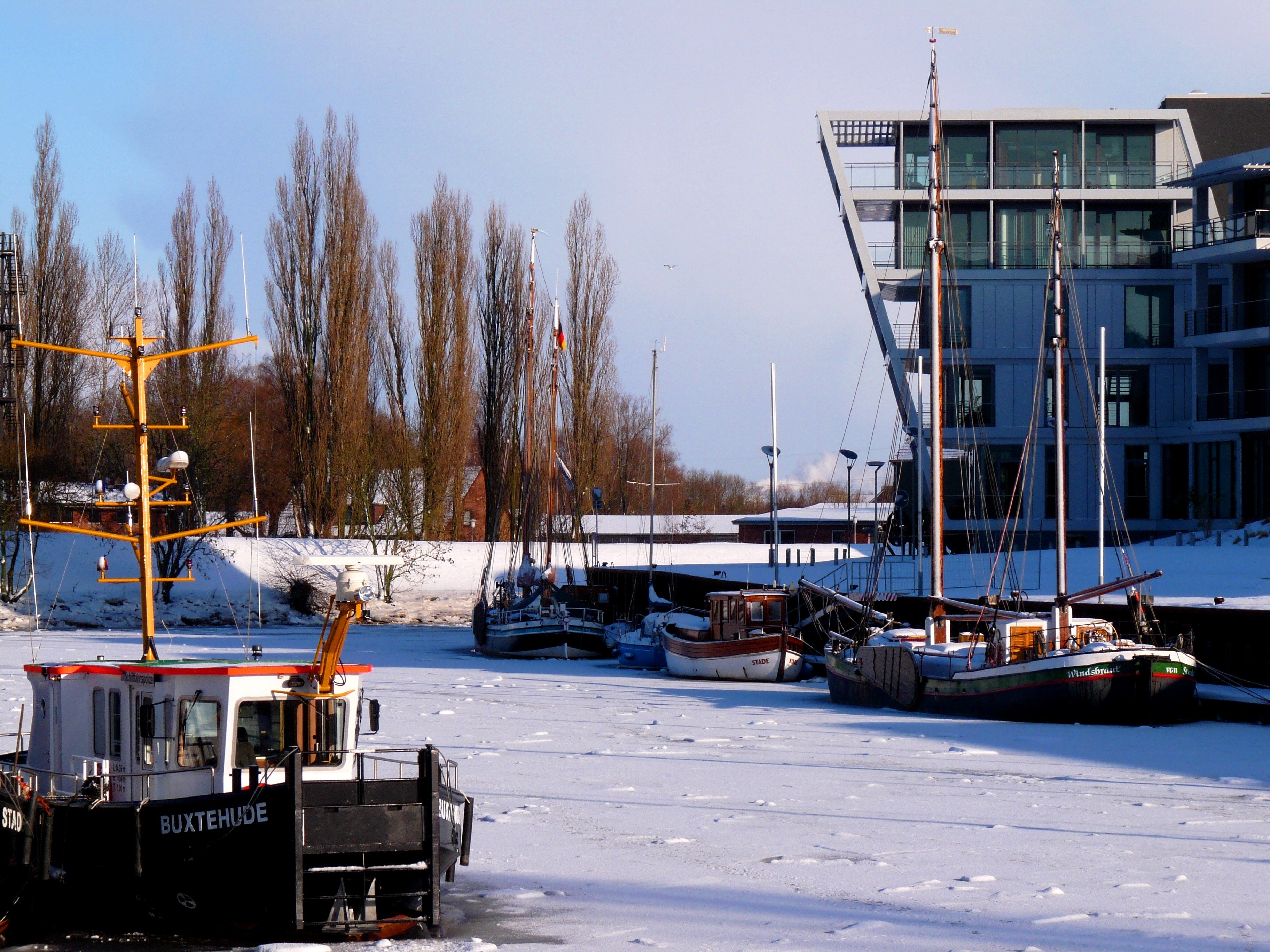 winter, building exterior, motor ship, mood, boats, investors, nautical vessel, day, coast, hanseatic city, seafaring, outdoors, snow, fishing, mode of transportation, HD Wallpaper
