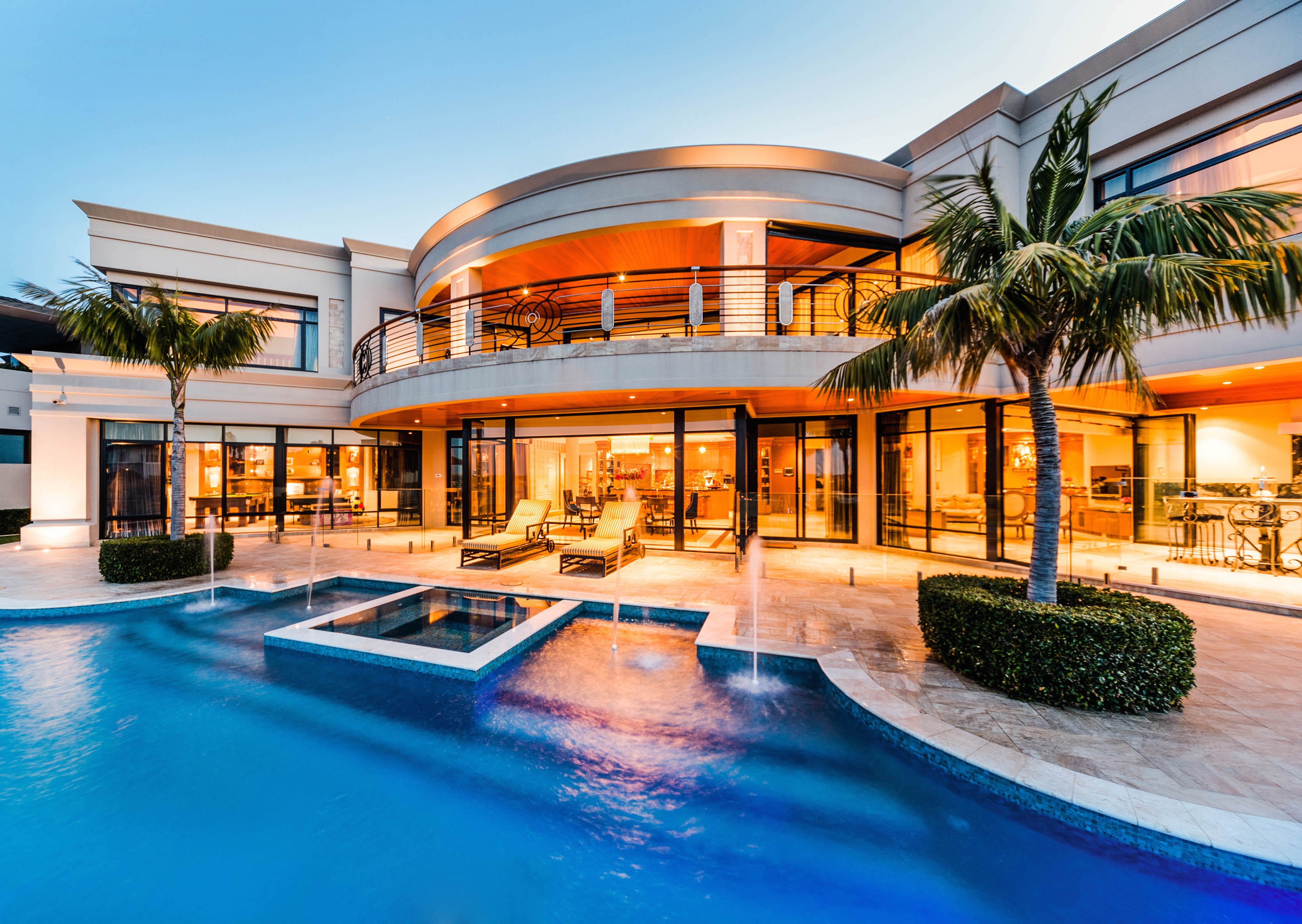 palm tree, architecture, luxury, tourist resort, 2K, reflection, building, swimming pool, sky, water, outdoors, building exterior, travel destinations, HD Wallpaper