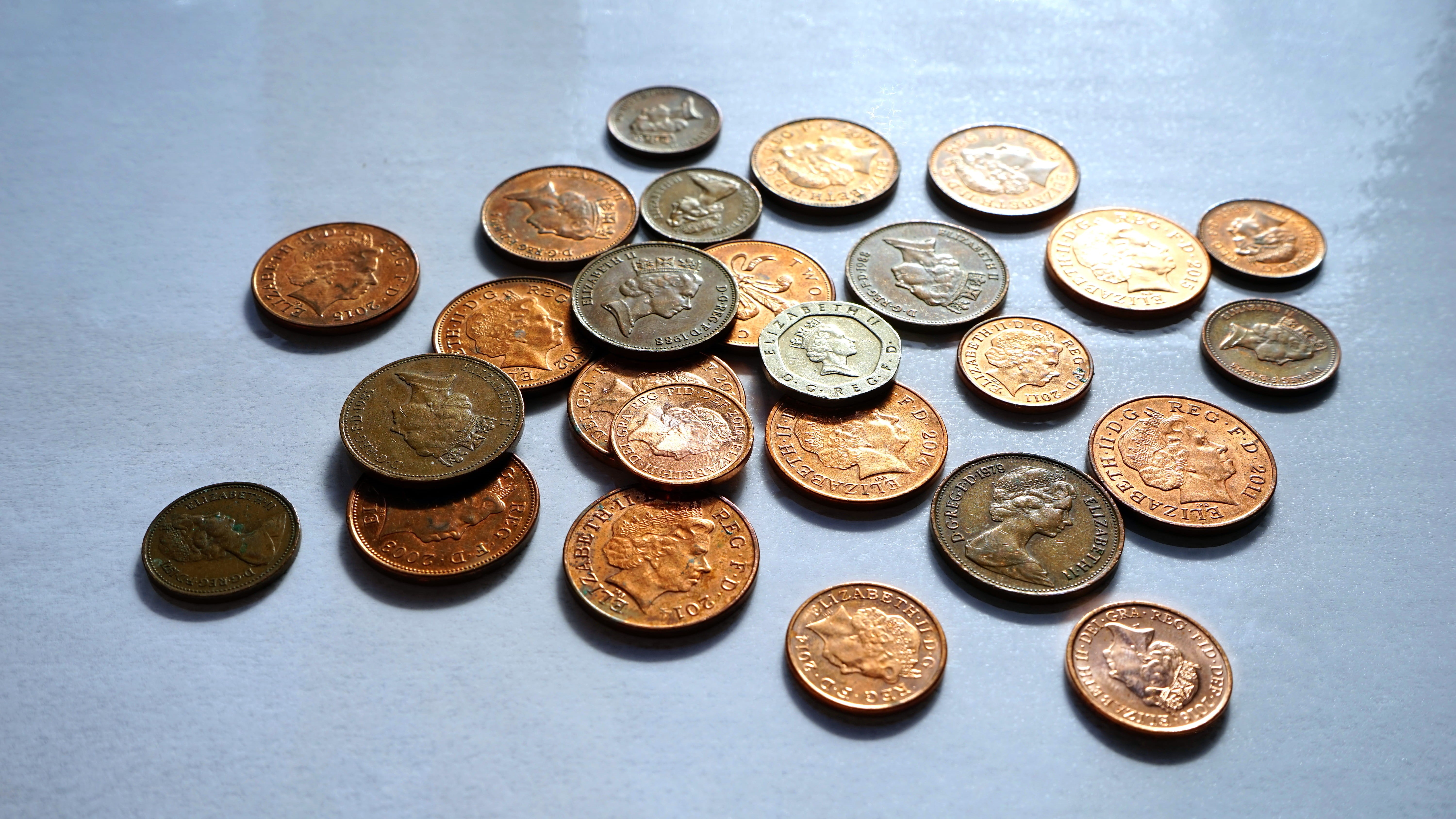 finance, studio shot, budget, 5K, exchange, profit, growth, business, trade, natural condition, round, still life, cash, coin, colored, indoors, bank, HD Wallpaper