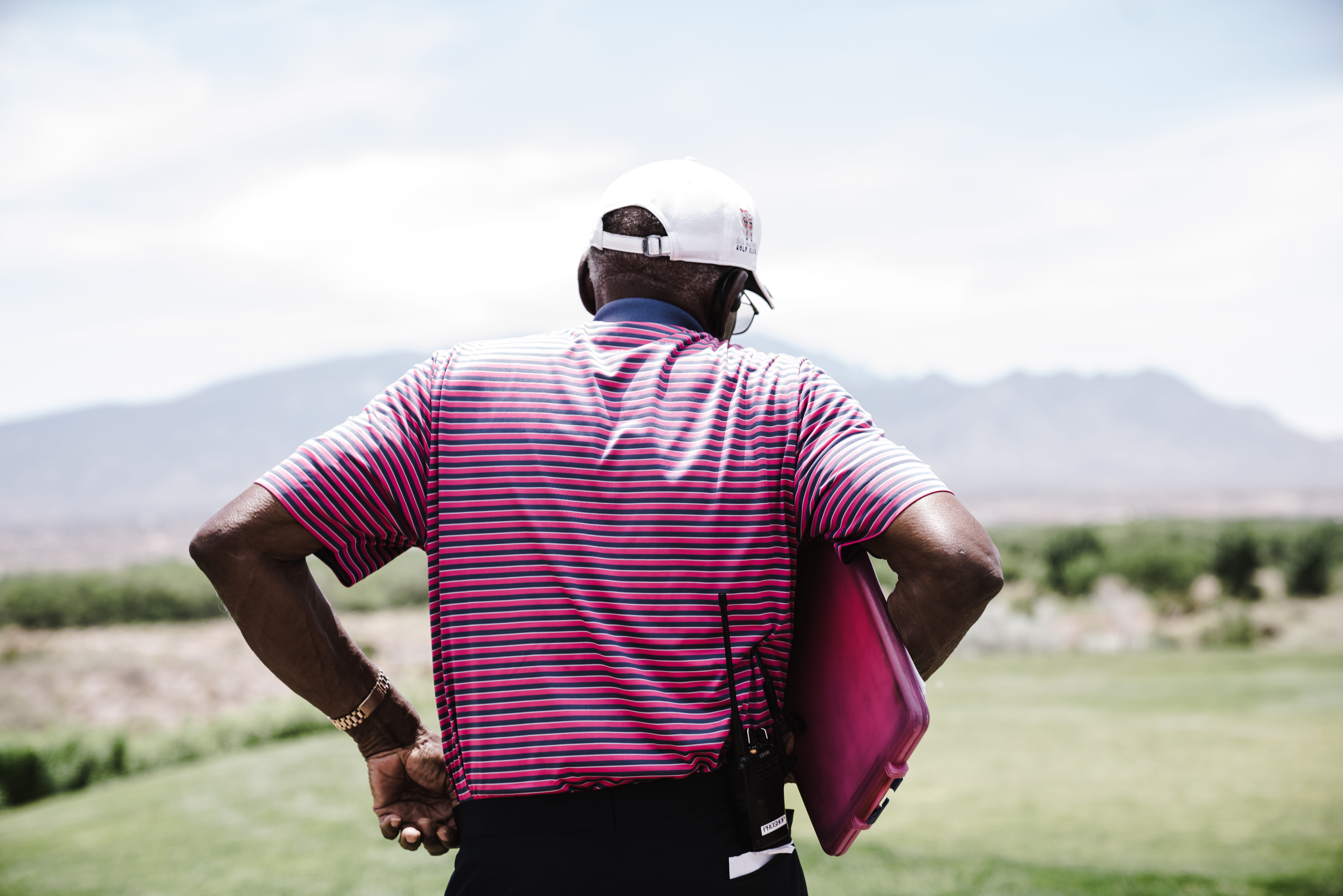 golf course, sky, case, men, nature, person, adult, focus on foreground, one person, day, daytime, clipboard, mountain, landscape, grass, caddie, standing, HD Wallpaper