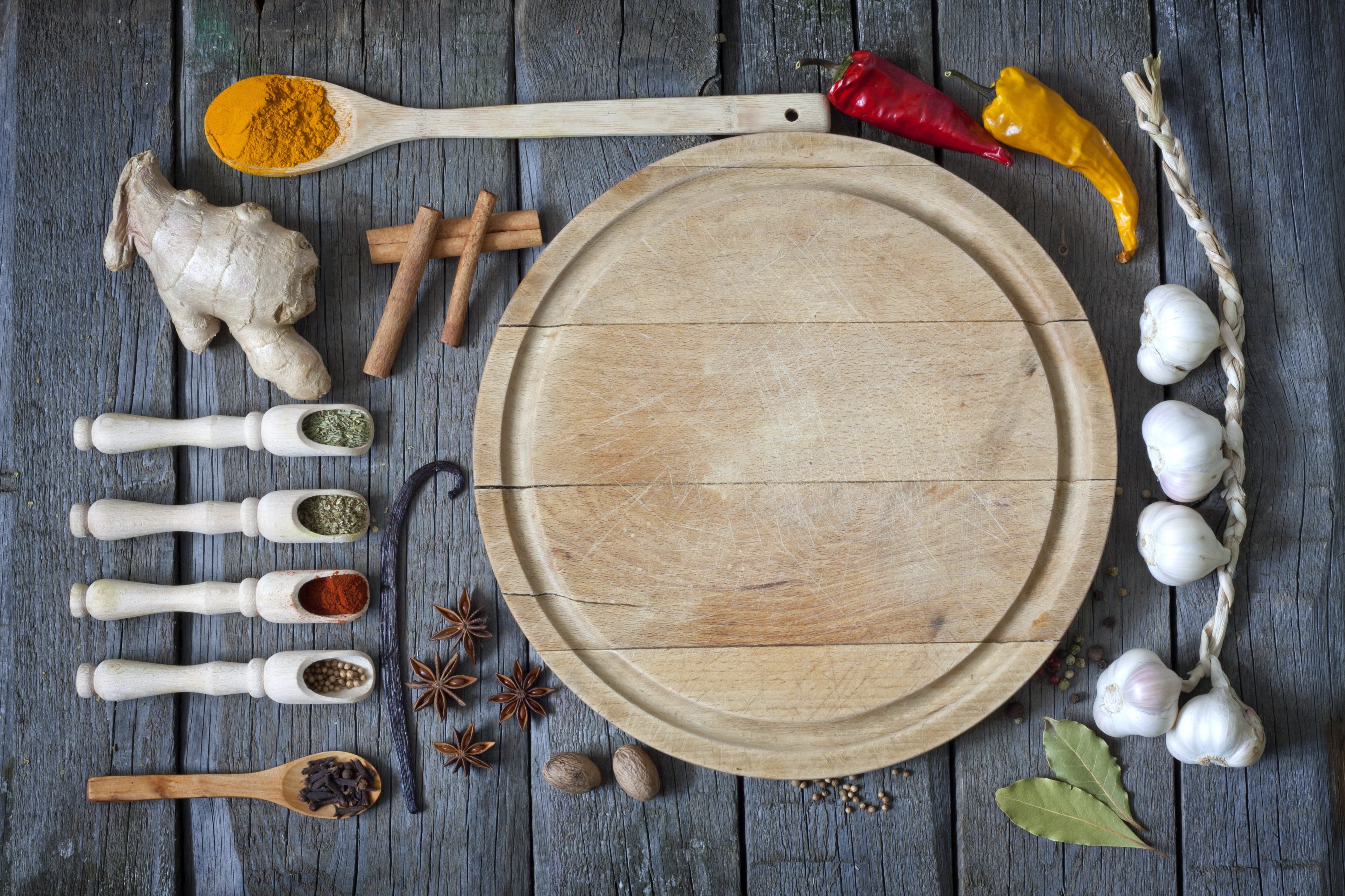 plate, old-fashioned, restaurant, healthy eating, ingredient, round, 4K, backgrounds, domestic Kitchen, bulbs, no People, directly Above, rustic, spice, HD Wallpaper