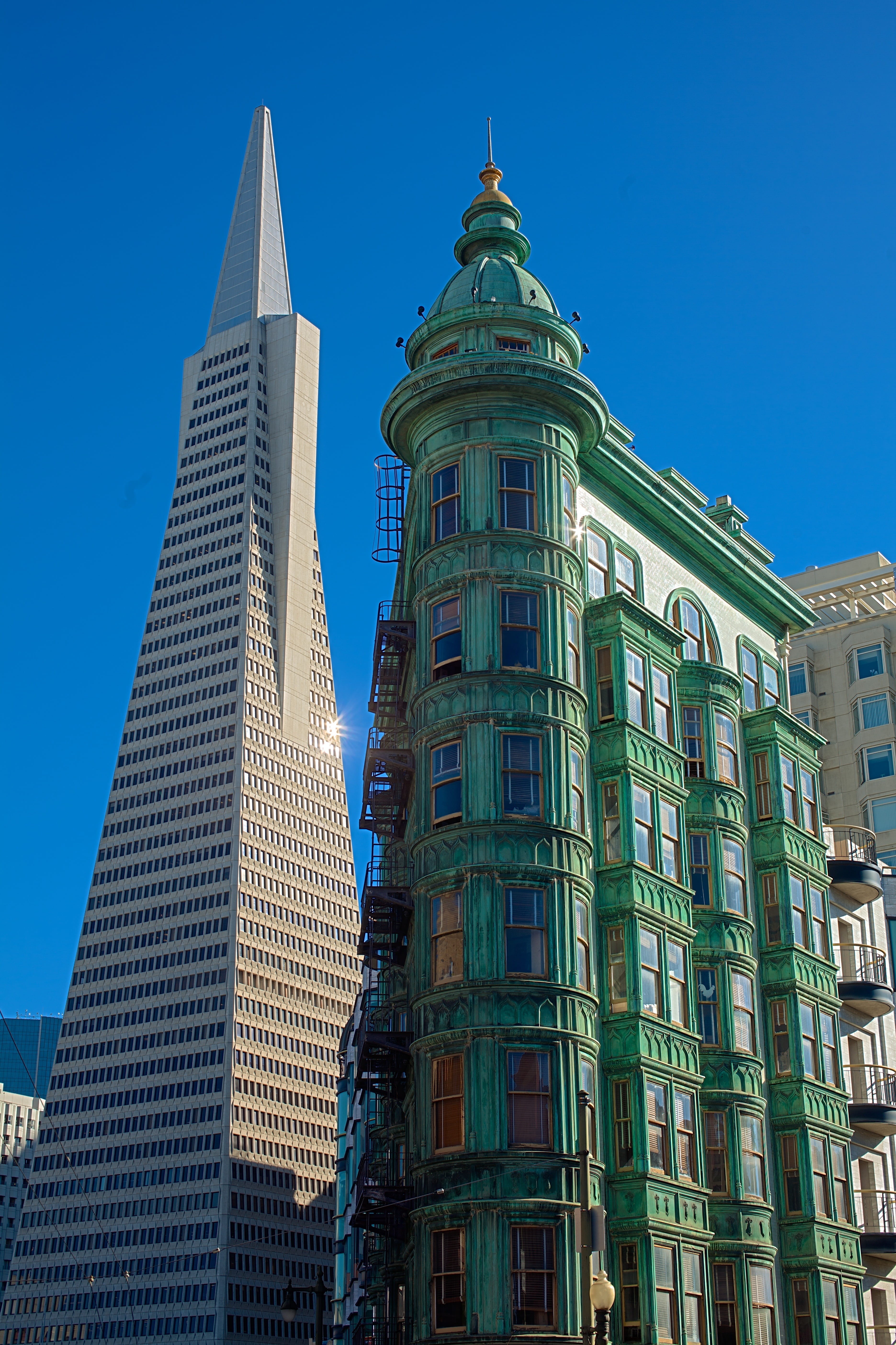 old, landmark, office building exterior, downtown, day, clear sky, photo, green, exterior, concrete, no people, historic, building, transamerica pyramid, Phone HD Wallpaper
