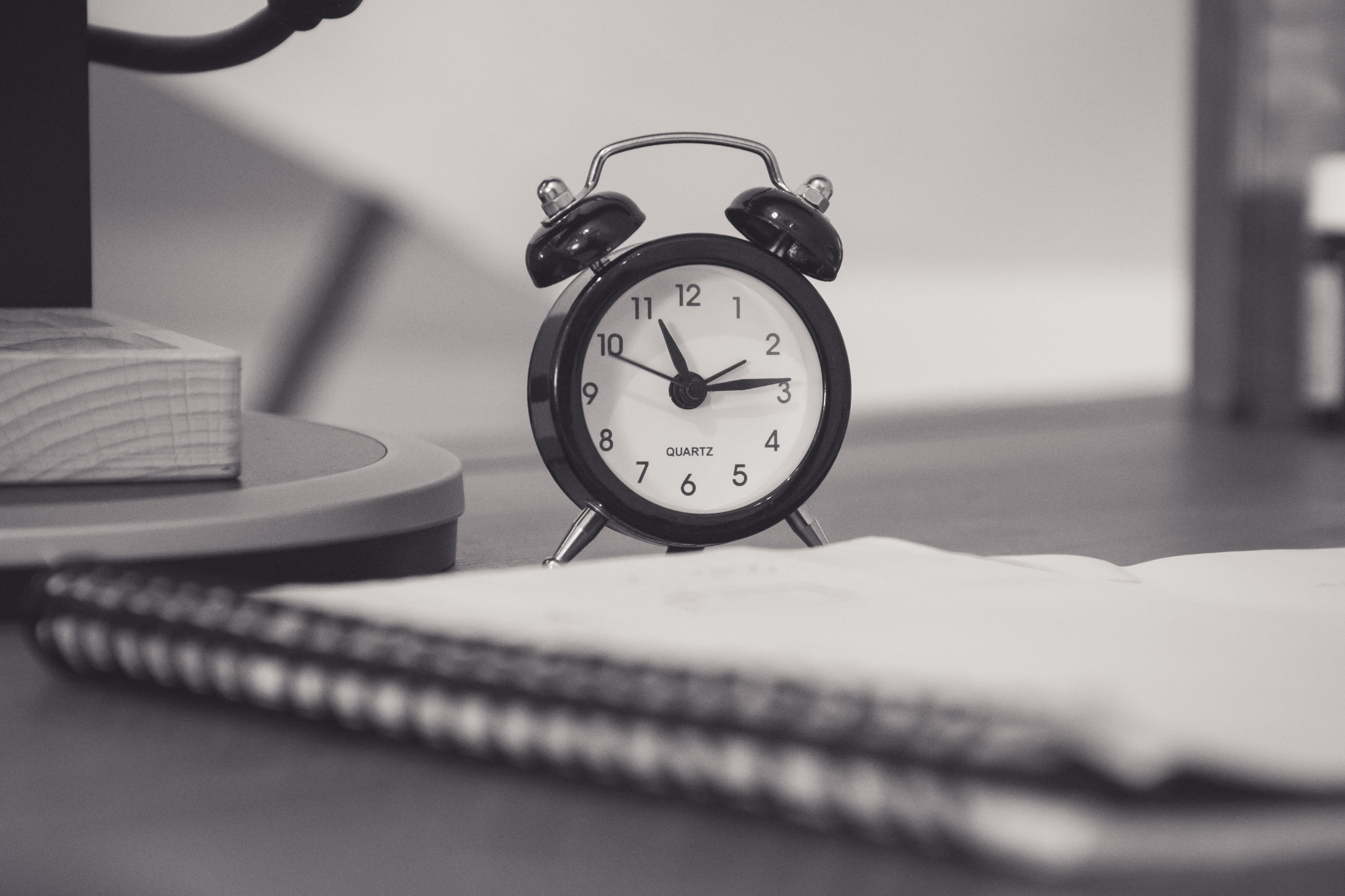 job, retro styled, finance, arrow, circle, second, money, table, design, technology, schedule, alarm, office, bed, hour, success, countdown, no people, HD Wallpaper