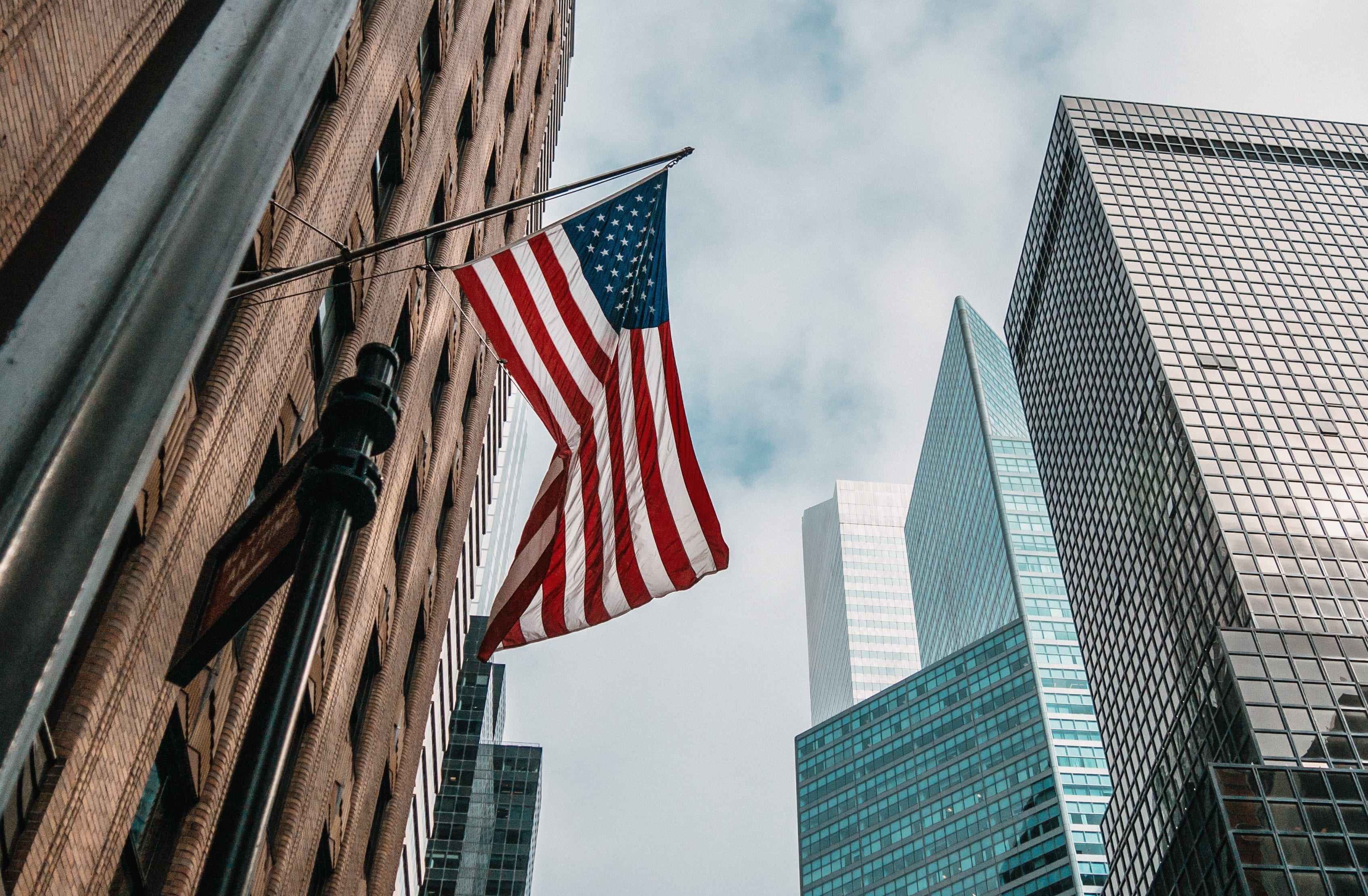 america, office building exterior, building exterior, day, 2K, near, nyc, building, national icon, flag, skyscraper, brown, hanging, united, gray, low angle view, HD Wallpaper