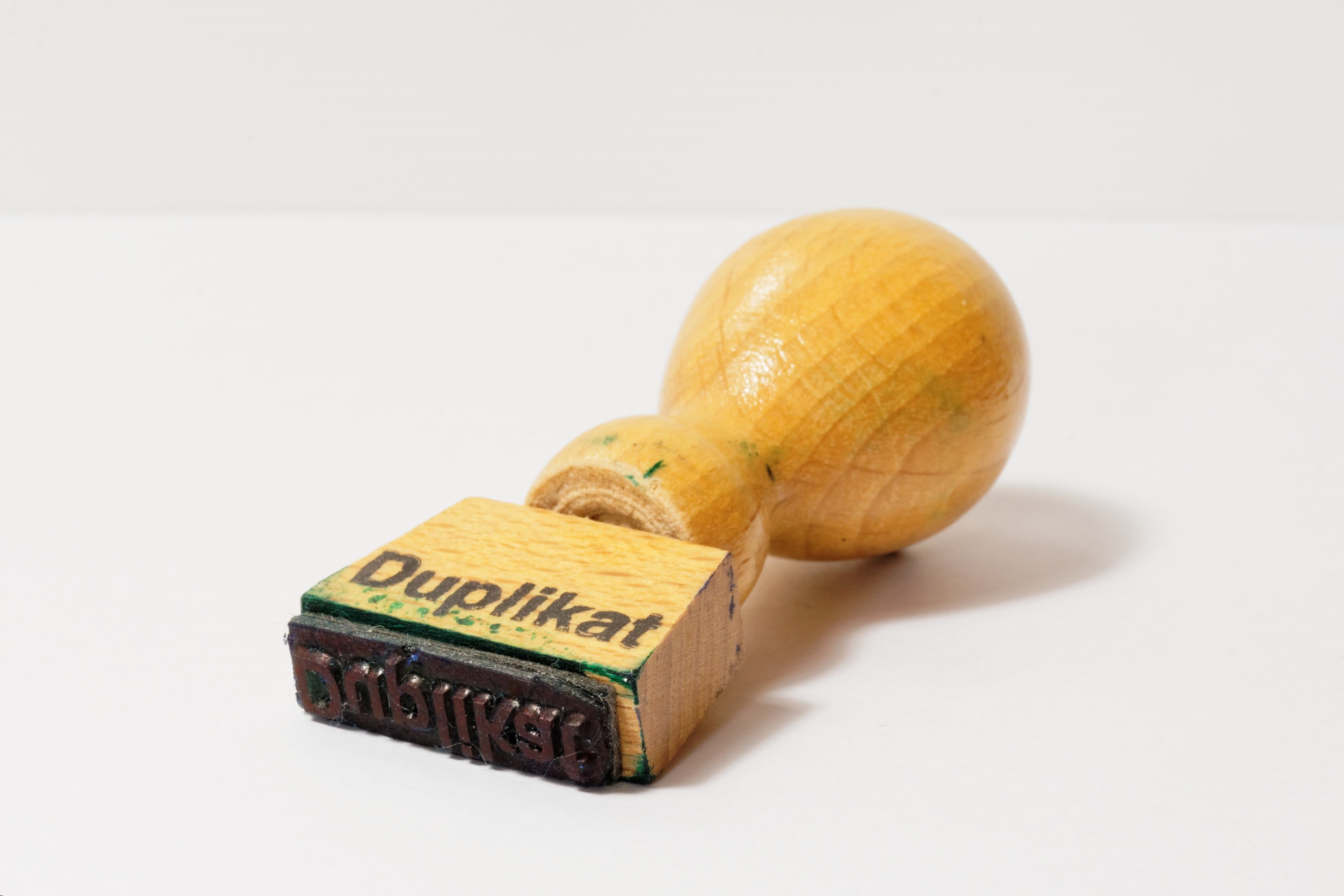 office, indoors, single object, sweet, healthy eating, 2K, wood - Material, sweet food, copy space, wellbeing, freshness, business, no people, close-up, HD Wallpaper