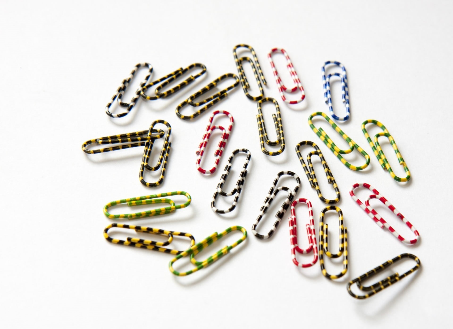 white color, 1080P, colorful, no people, variation, paperclips, multi colored, red, blue, arts culture and entertainment, background, paper-clip, music, HD Wallpaper