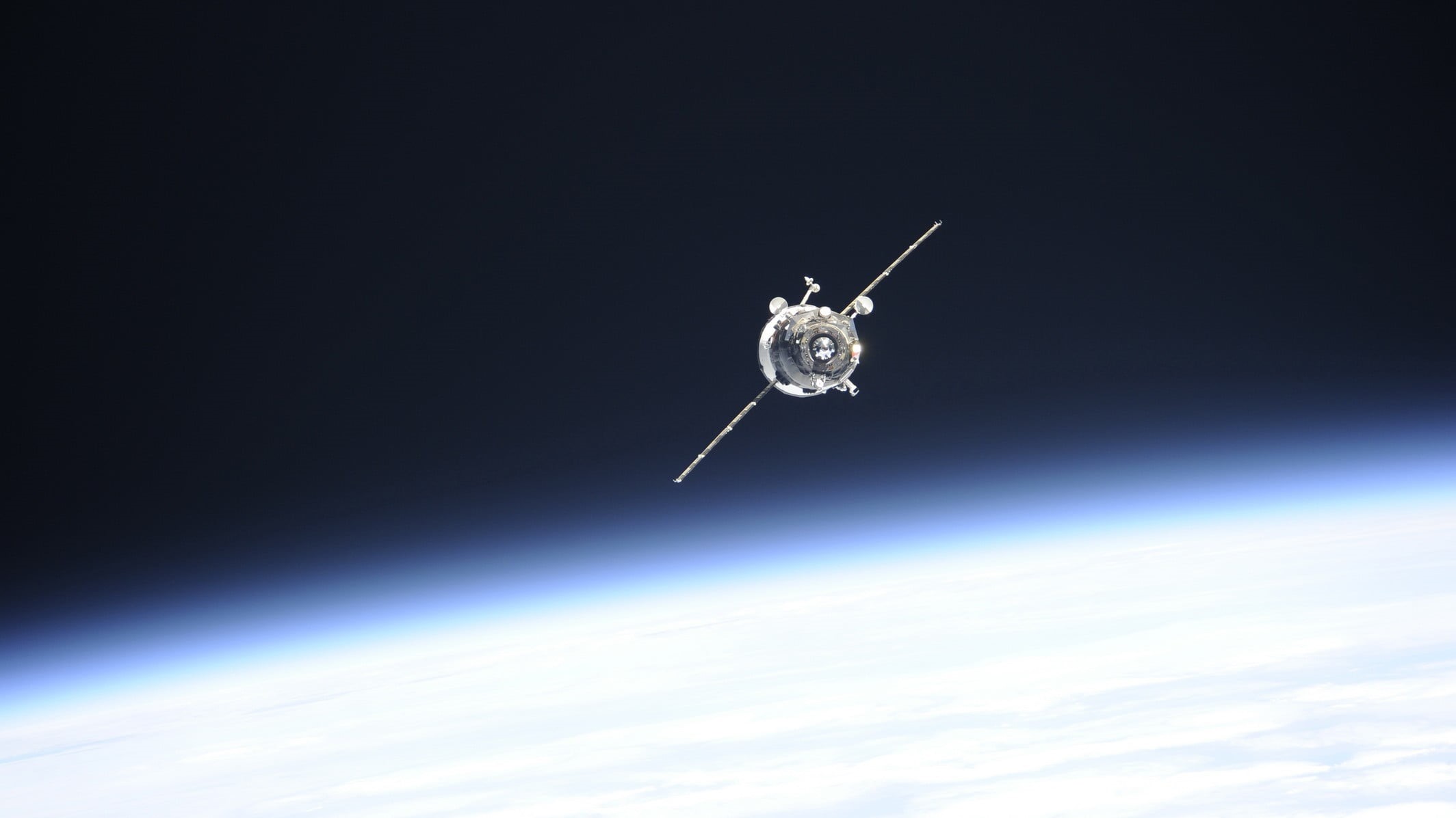 wireless technology, mid-air, technology, Roscosmos State Corporation, planet earth, flying, indoors, futuristic, no people, cloud - sky, sky, connection, HD Wallpaper