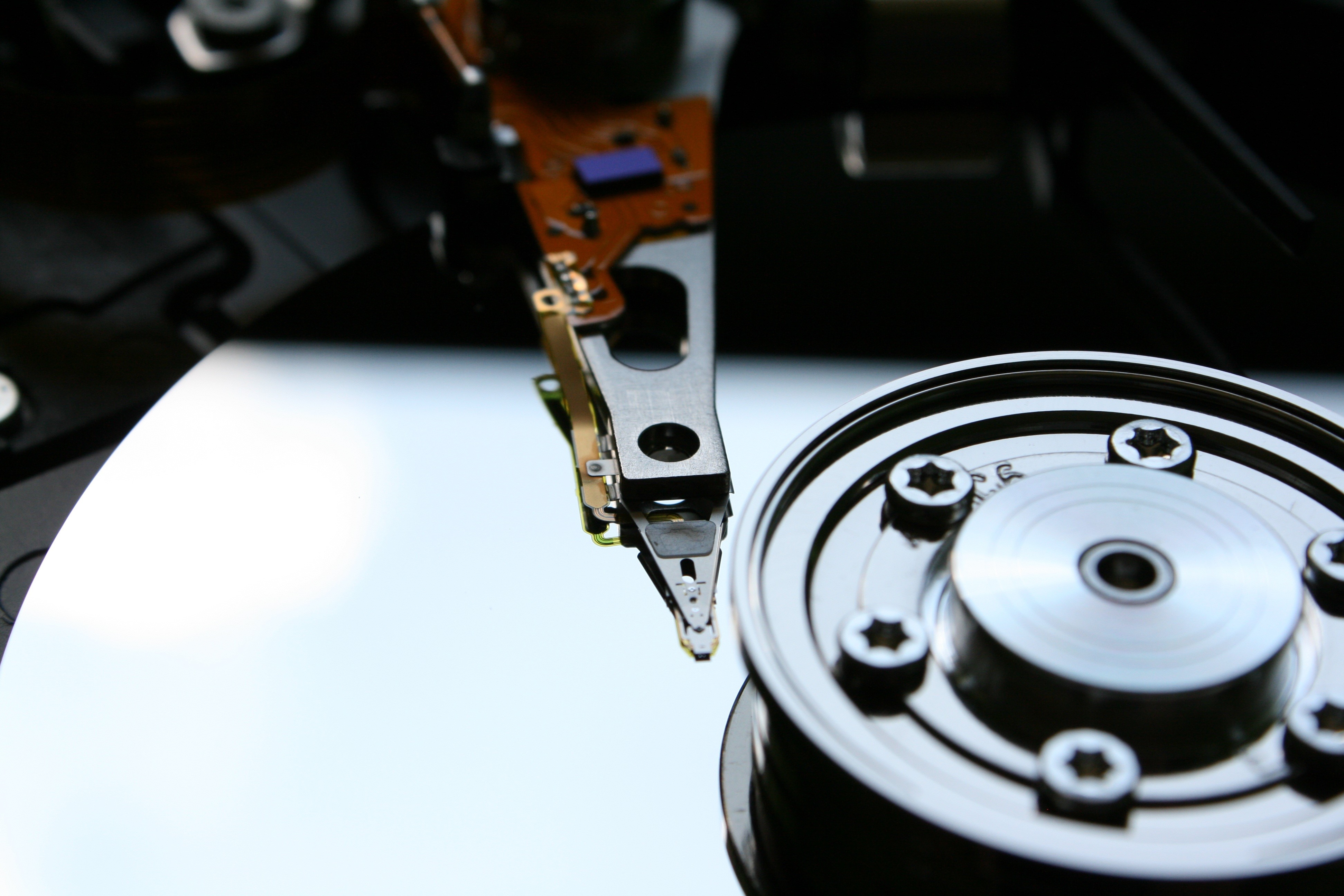 sata, print heads, disk, high angle view, macro, indoors, datailaufnahme, machinery, 4K, machine part, data processing, motor vehicle, mode of transportation, HD Wallpaper