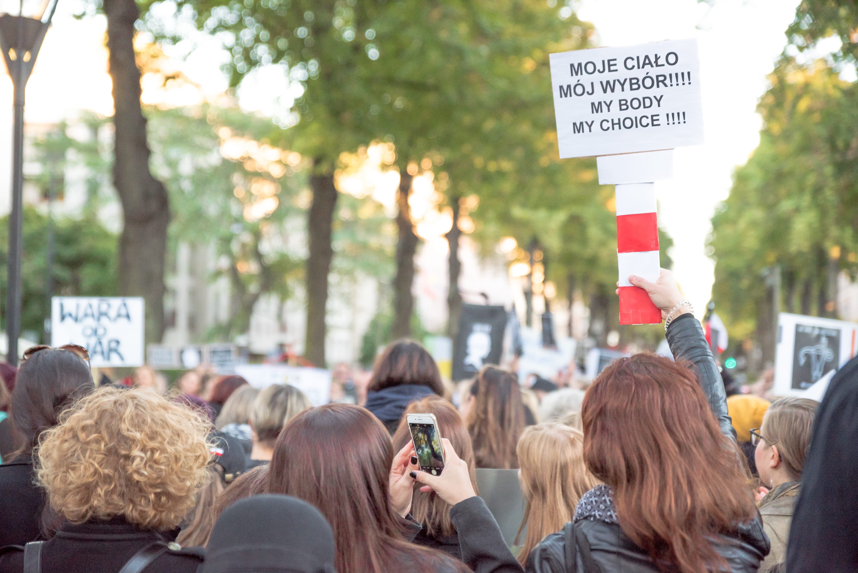 real people, polish, group of people, 2K, czarny, black monday, outdoors, holding, men, sign, news, placard, activists, activist, city, togetherness, czarnyprotest, HD Wallpaper