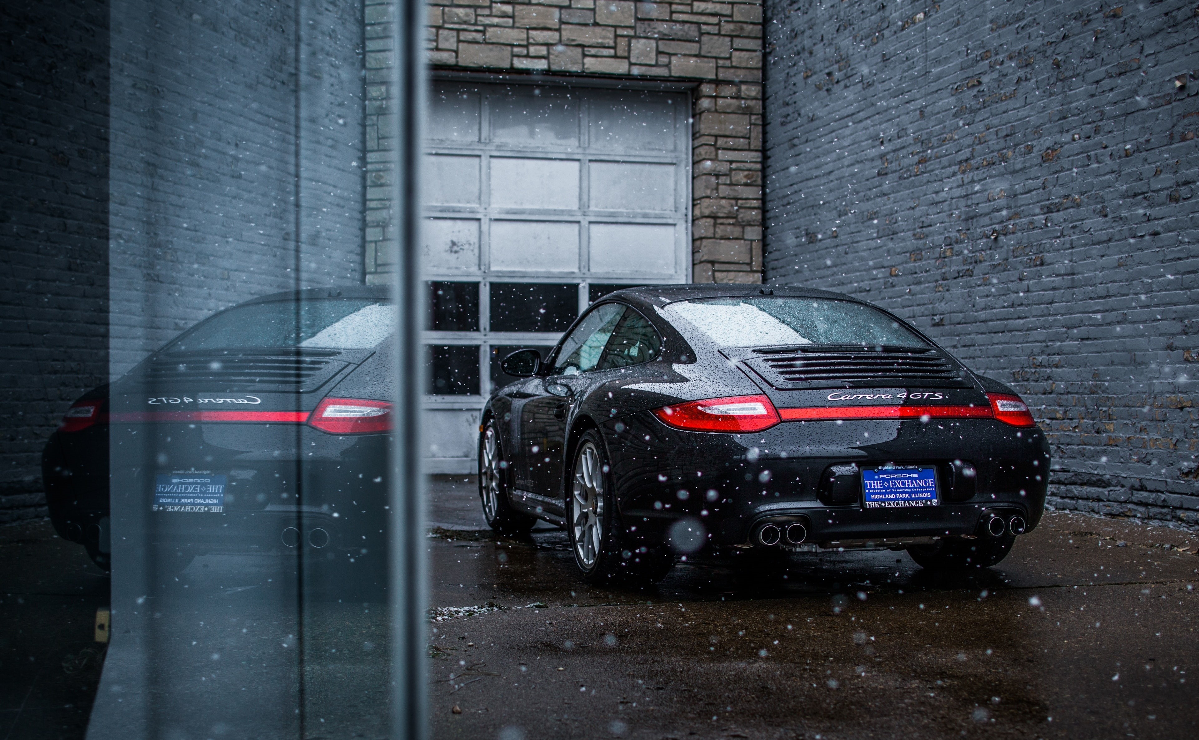 built structure, glass - material, transportation, city, travel, Carrera, snowing, Coupe, stationary, street, Chicago, window, porsche exchange, architecture, HD Wallpaper