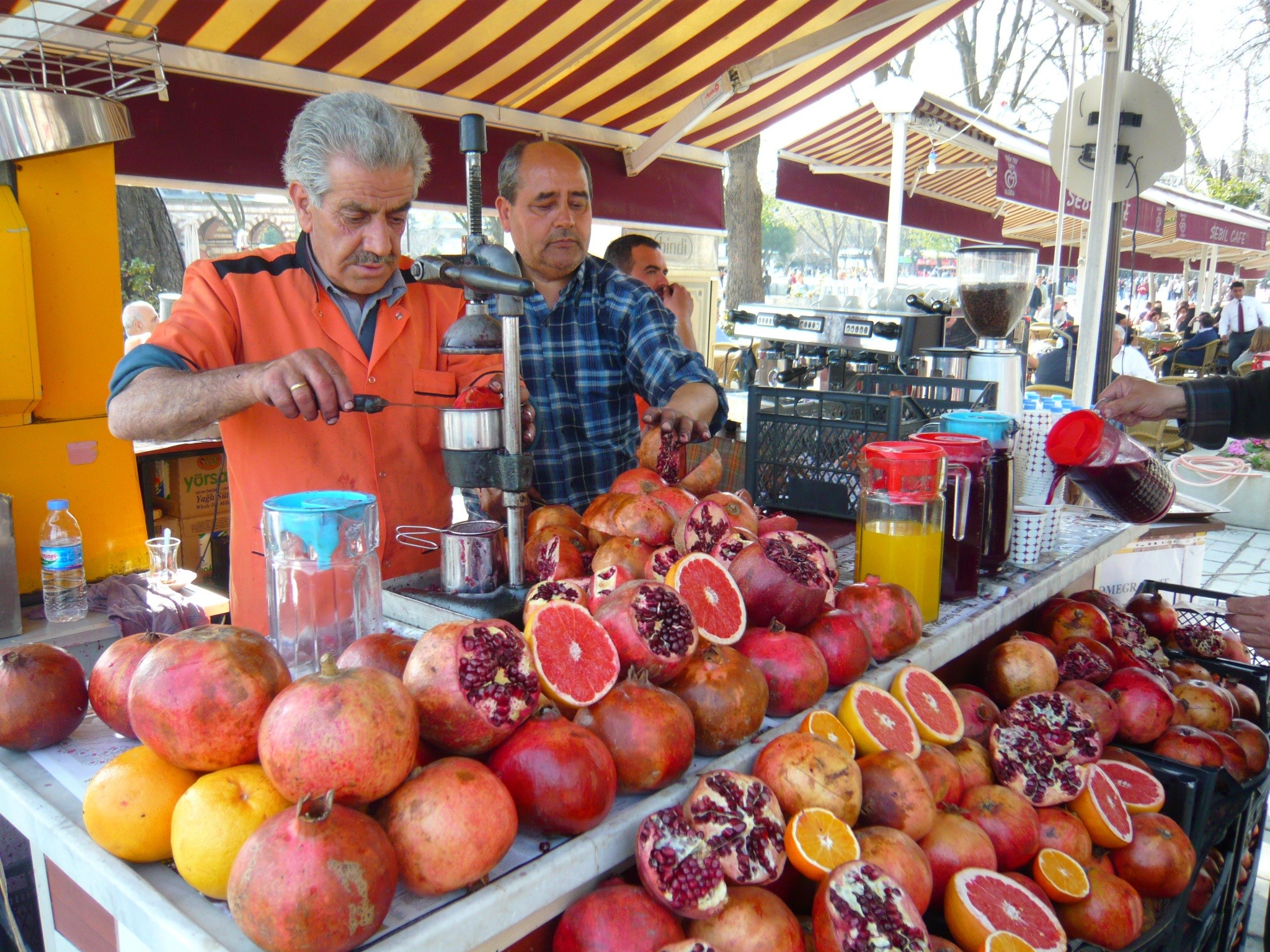 market, retail, buying, bazaar, healthy eating, food, males, business, two people, senior men, juice, people, men, seller, dealer, turkey, fruit, 1080P, HD Wallpaper
