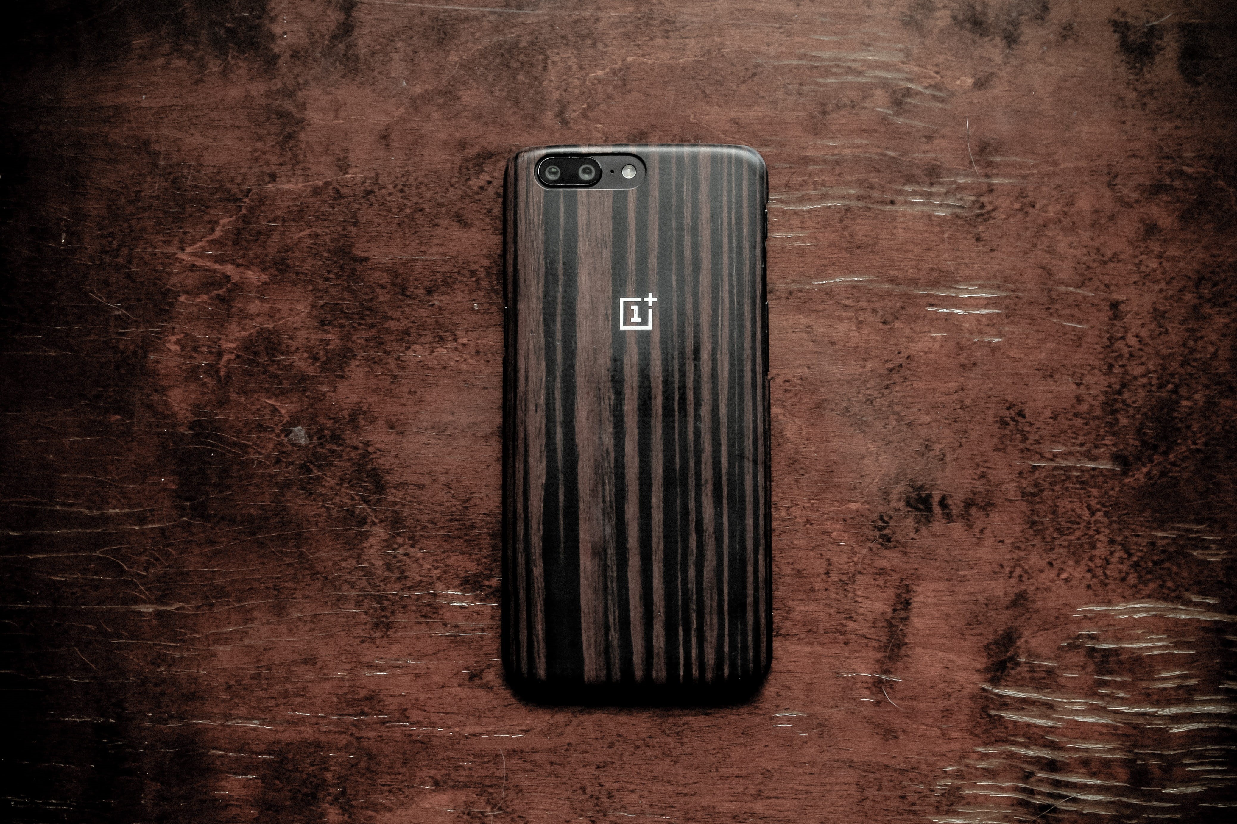 wood on wood, old, ux, single object, black color, oneplus phone, communication, protection, oneplus5, push button, close-up, wood - material, technology, HD Wallpaper