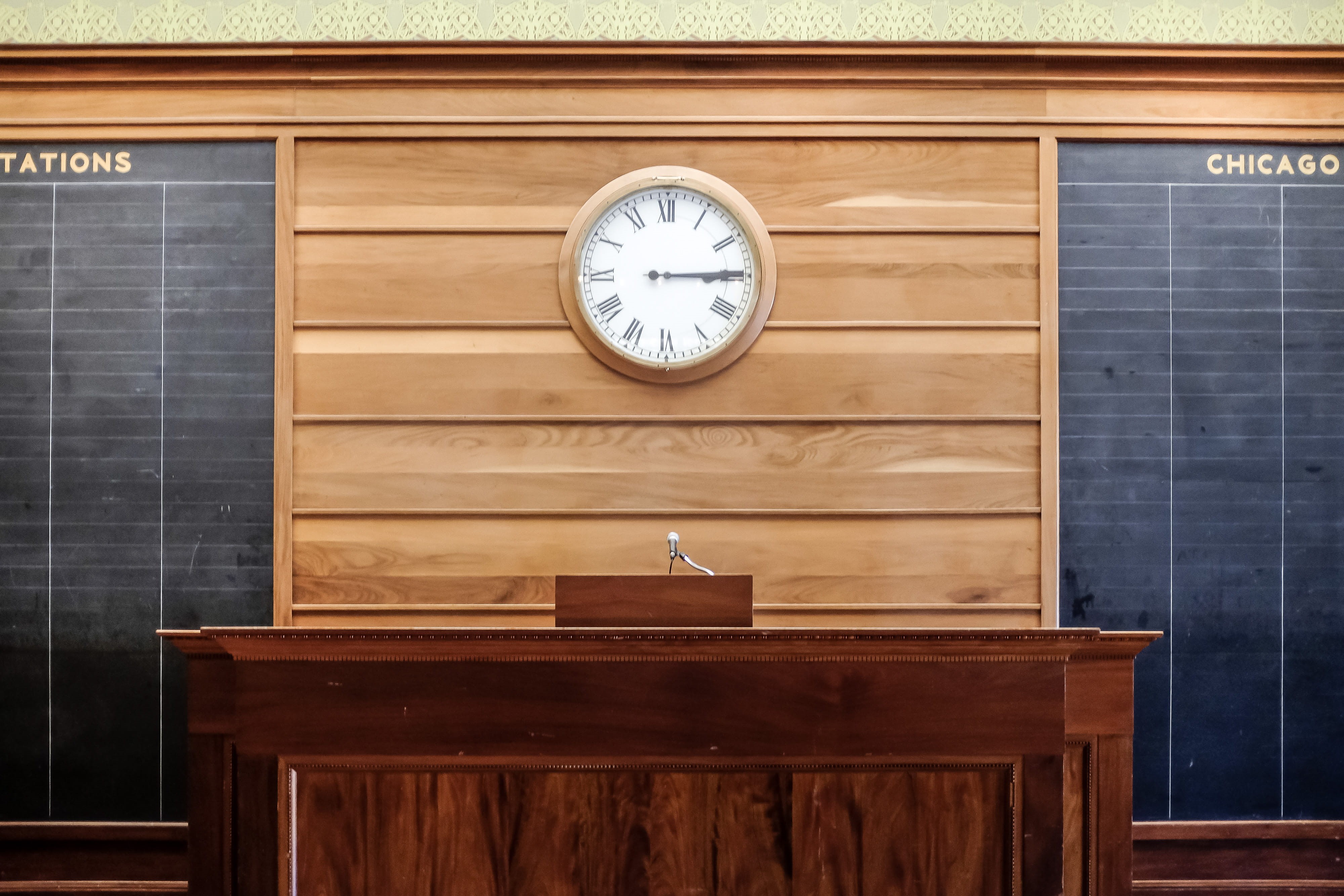 table, trader, furniture, bench, businessman, capitalist, wood - material, chicago, built structure, black, market, economy, wall - building feature, male, HD Wallpaper