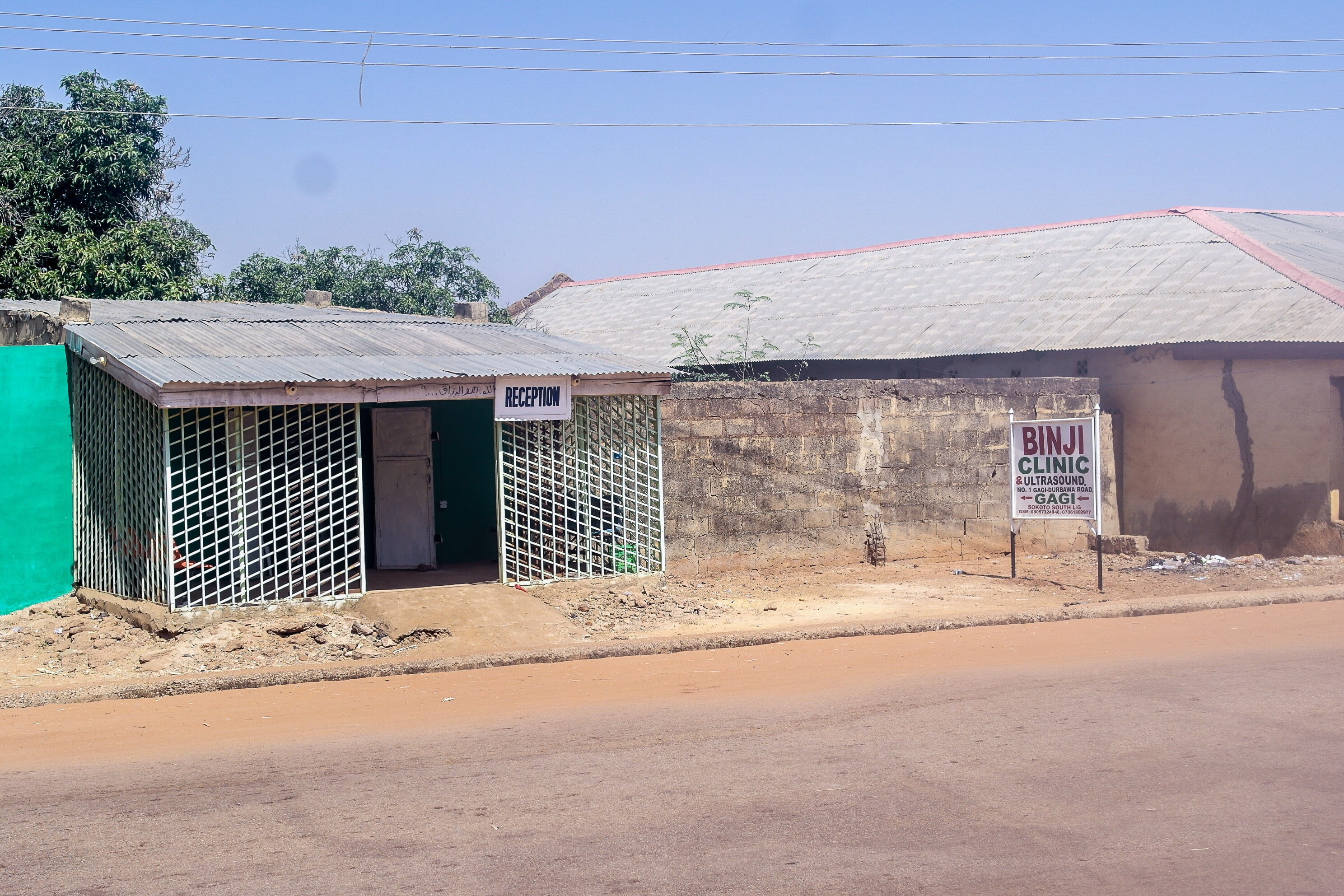building exterior, muslim, shelter, abandoned, nature, trader, africa, land, shack, road, clinic, house, clear sky, old, architecture, day, sky, sand, desert, HD Wallpaper