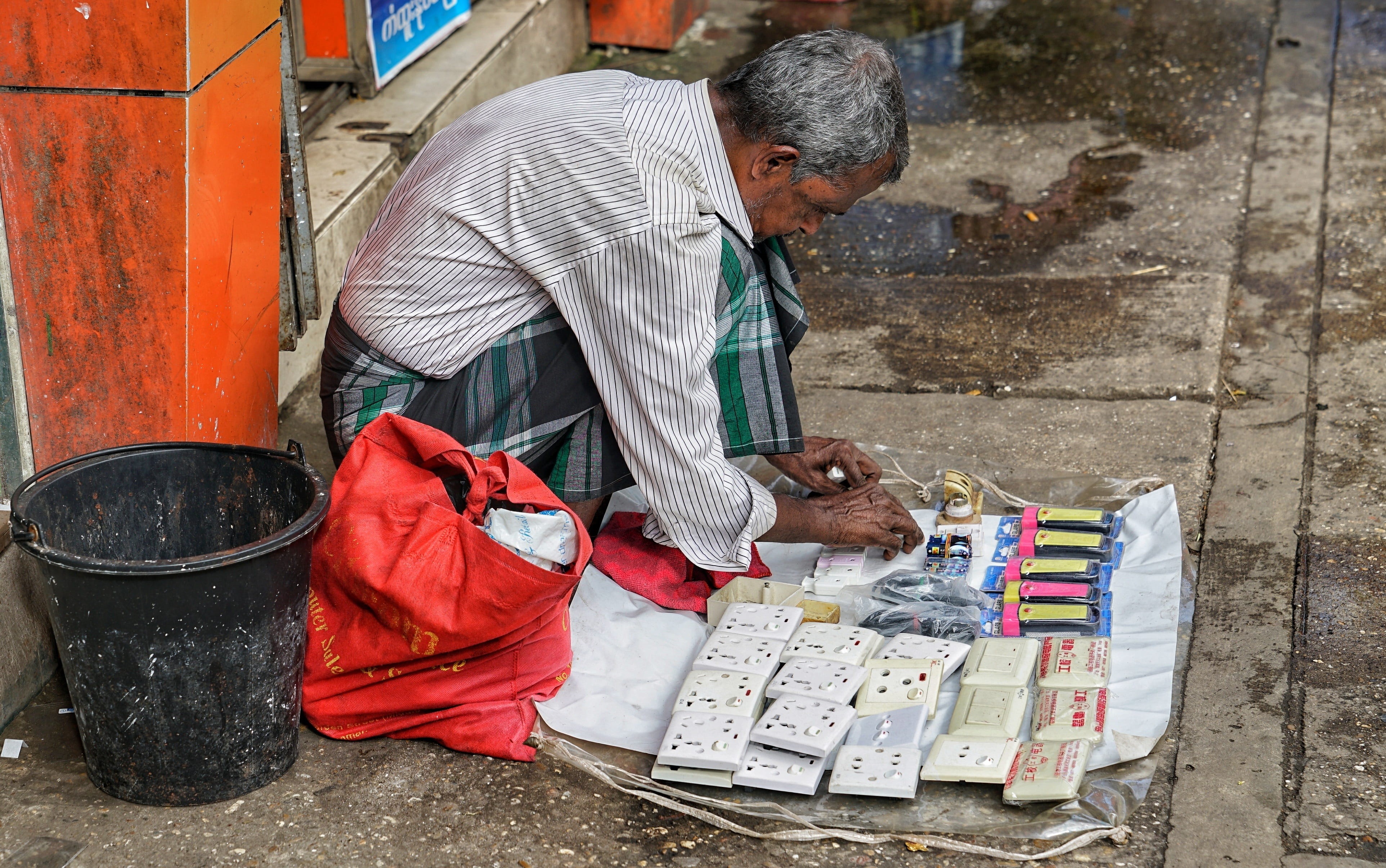 senior adult, outdoors, business, mature adult, men, day, yangon, adult, poor, trader, males, myanmar, street, occupation, finance, holding, one person, HD Wallpaper