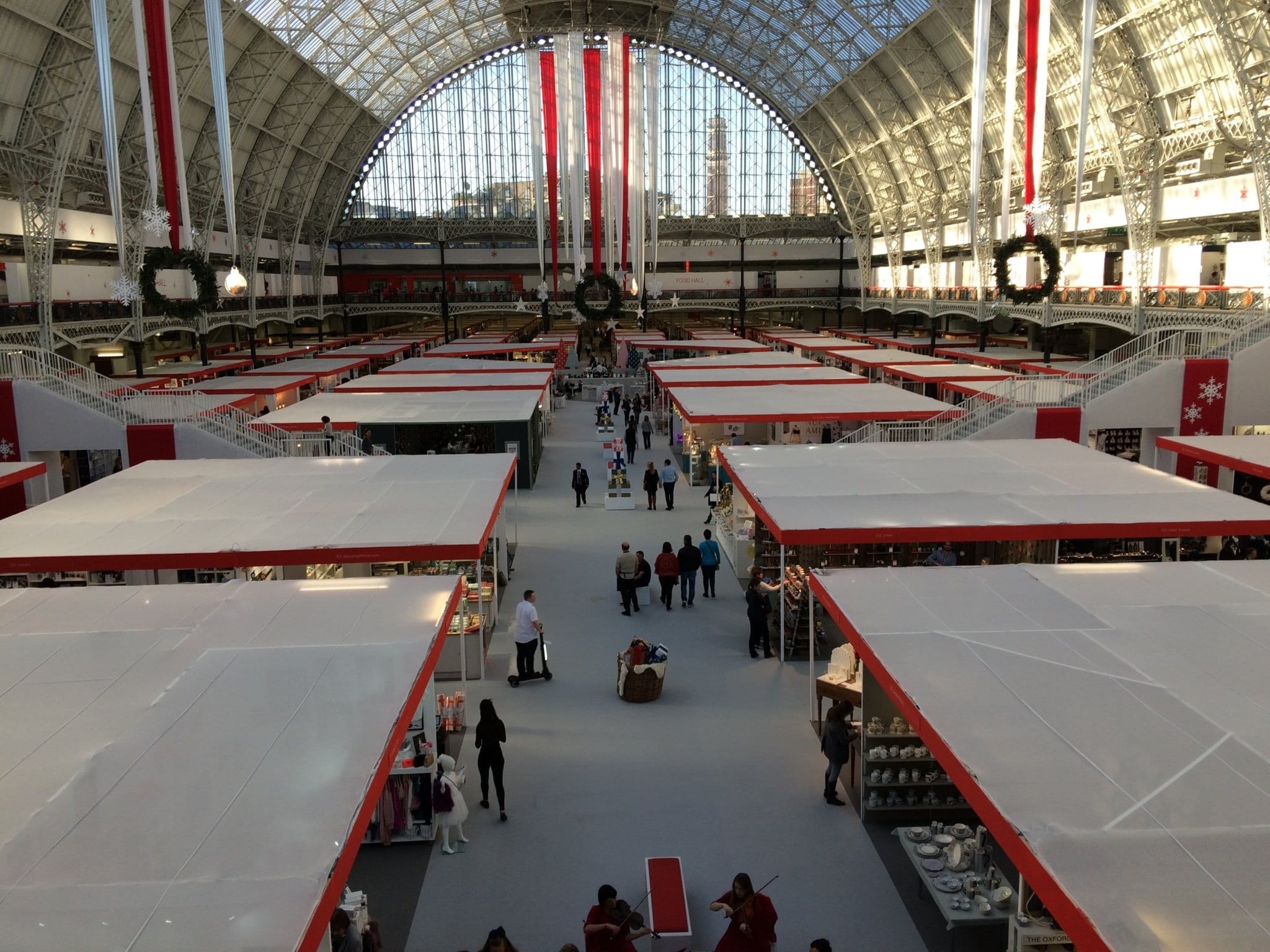 stands, incidental people, shows, exhibitions, showcases, ice rink, crowd, built structure, olympia, arch, famous, halls, ceiling, lifestyles, business, HD Wallpaper