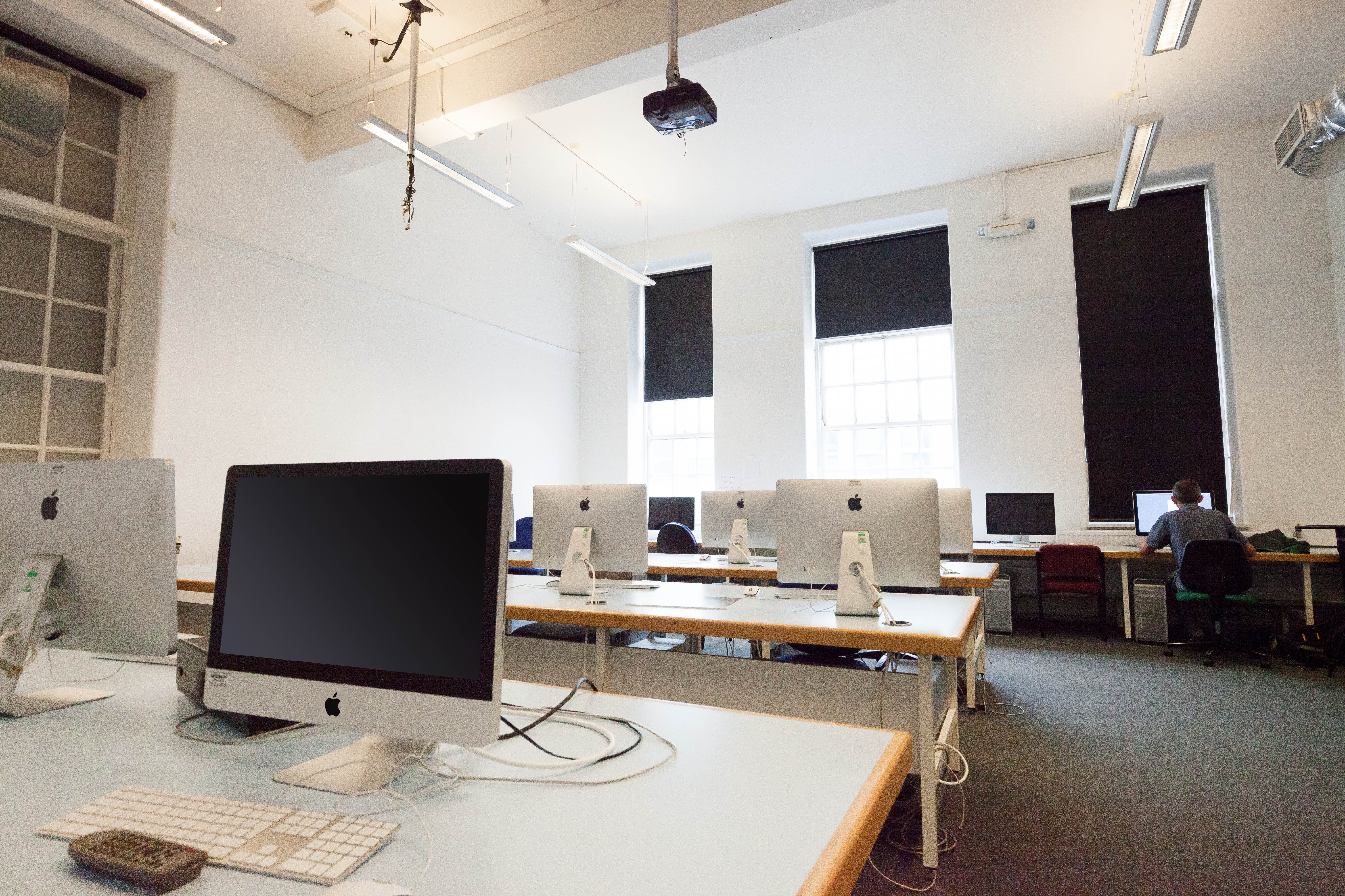flat screen, project, technology, computer keyboard, screen, monitor, chair, using, professor, side, computer room, furniture, blackout, university, desktop pc, HD Wallpaper
