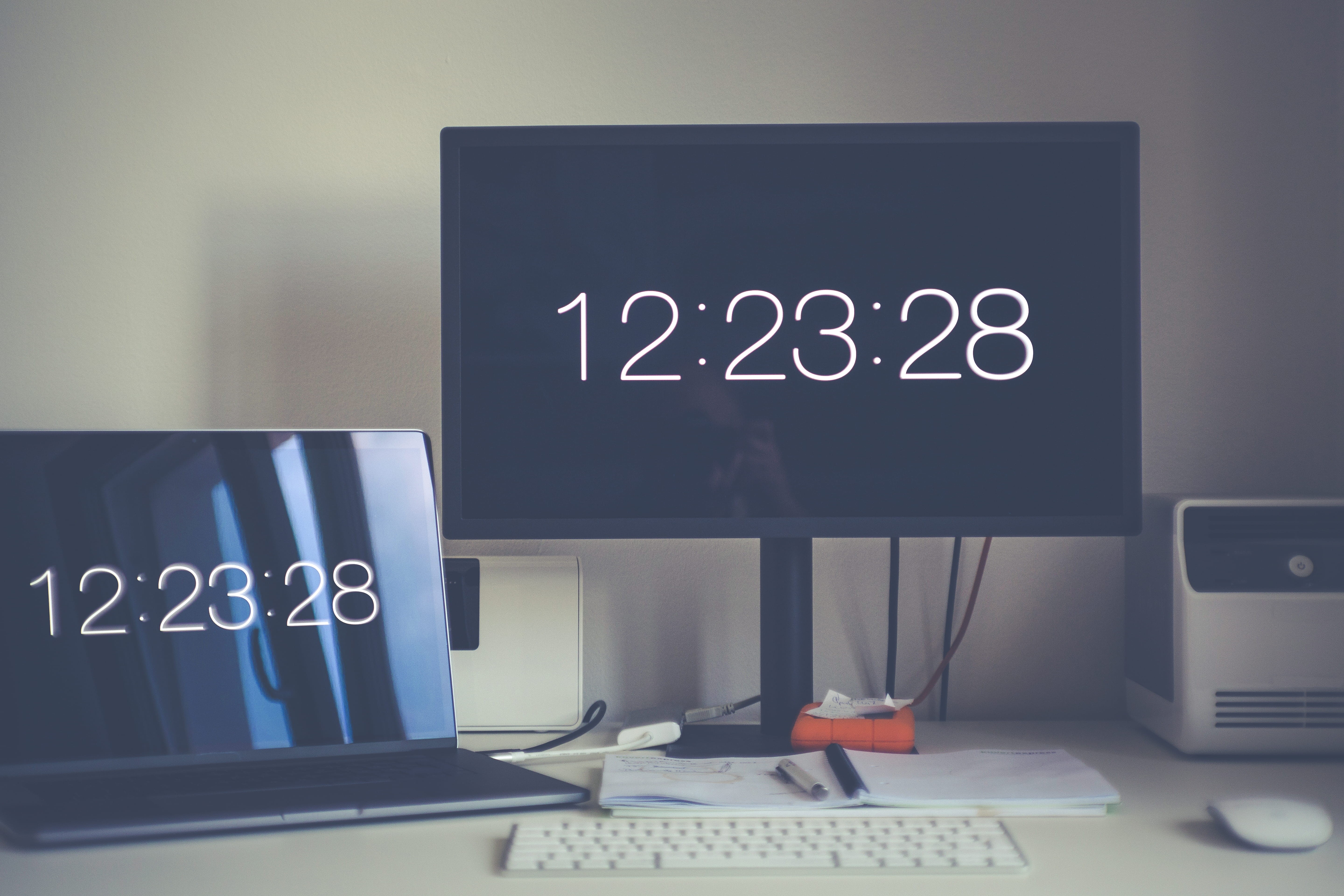 notebook, mouse, wireless technology, pen, desktop pc, technology, brightness, blackboard, western script, table, desk, screen, monitor, text, modern, connection, HD Wallpaper