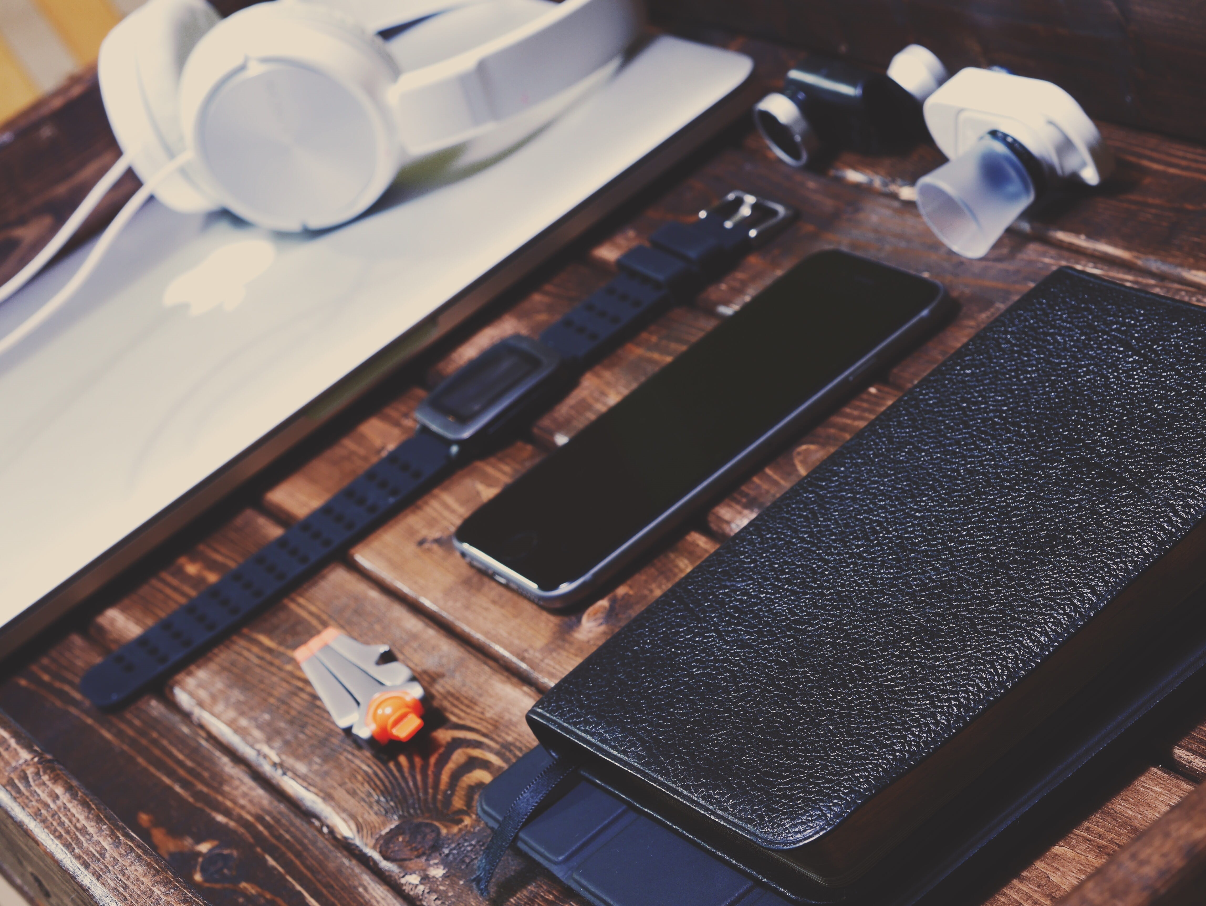 high angle view, connection, desktop, gray, mobile phone, still life, laptop, setting, office, watch, office supplies, no people, technology, space, wireless technology, HD Wallpaper