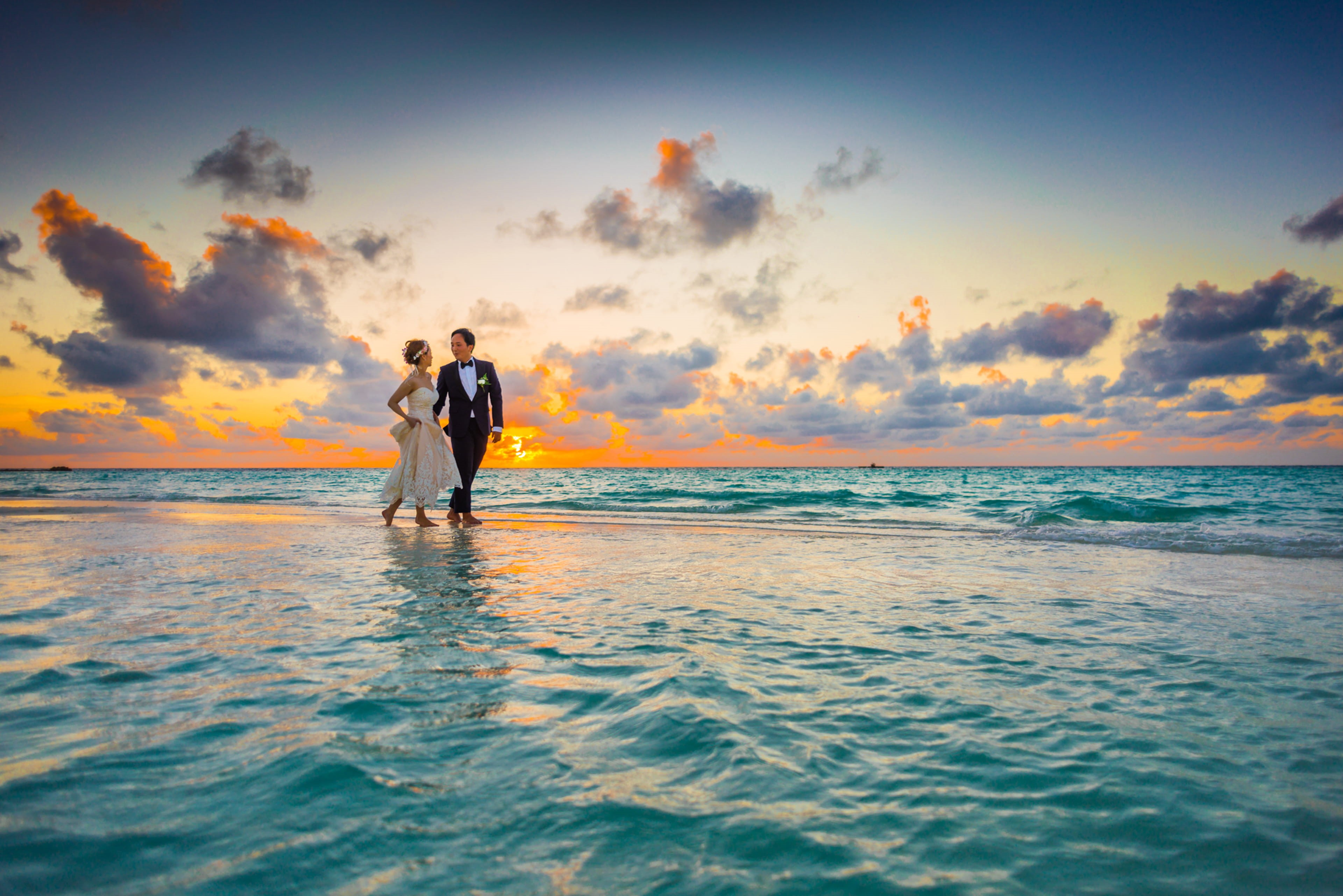 horizon, positive emotion, couple, honeymoon, outdoors, young couple, sky, real people, leisure activity, seashore, love, Fuvahmulah, body, vacation, sun, HD Wallpaper