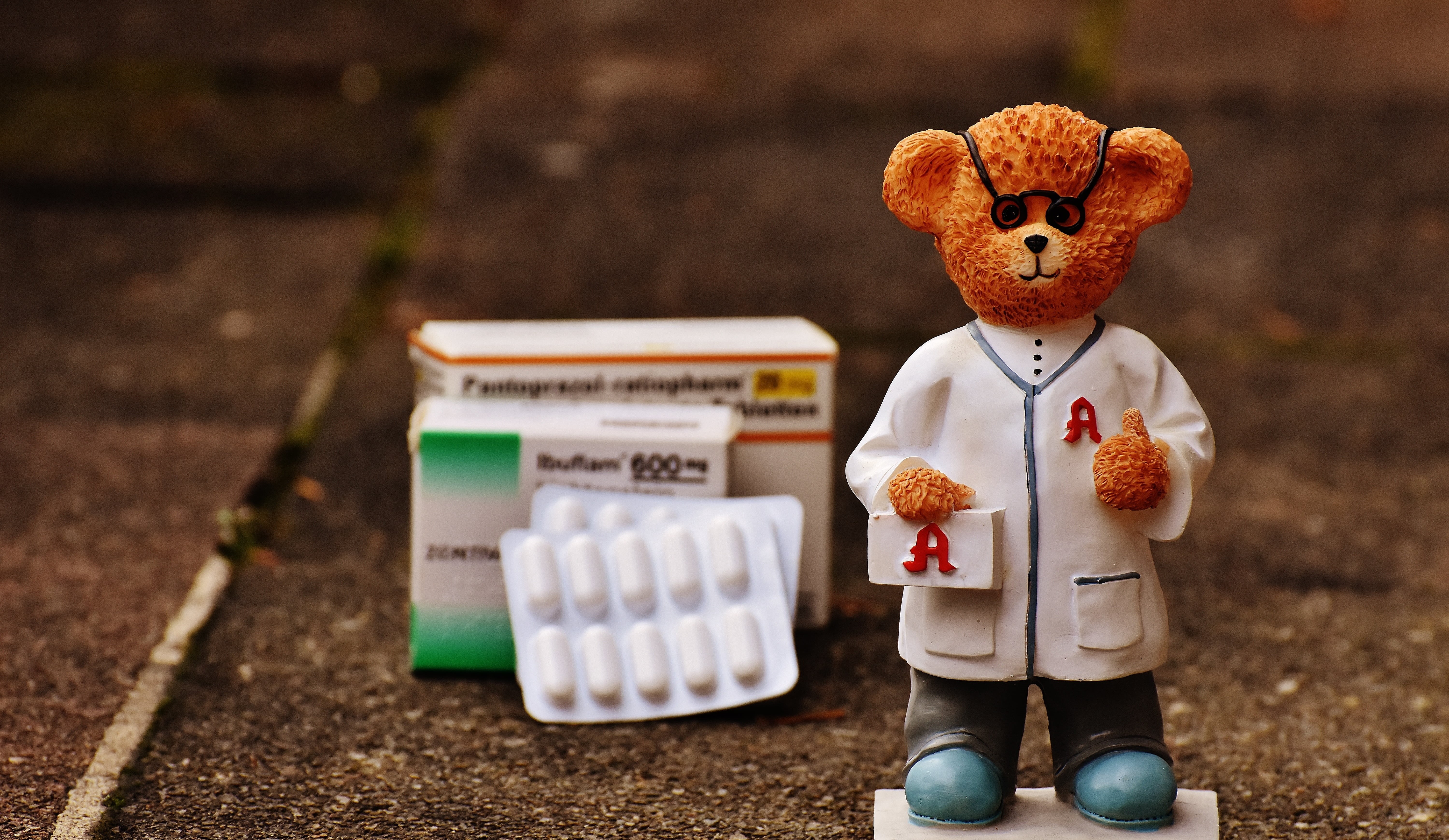 nature, human representation, no people, creativity, digital, still life, bear, freshness, figure, focus on foreground, doctor, day, boxes, cookie, HD Wallpaper