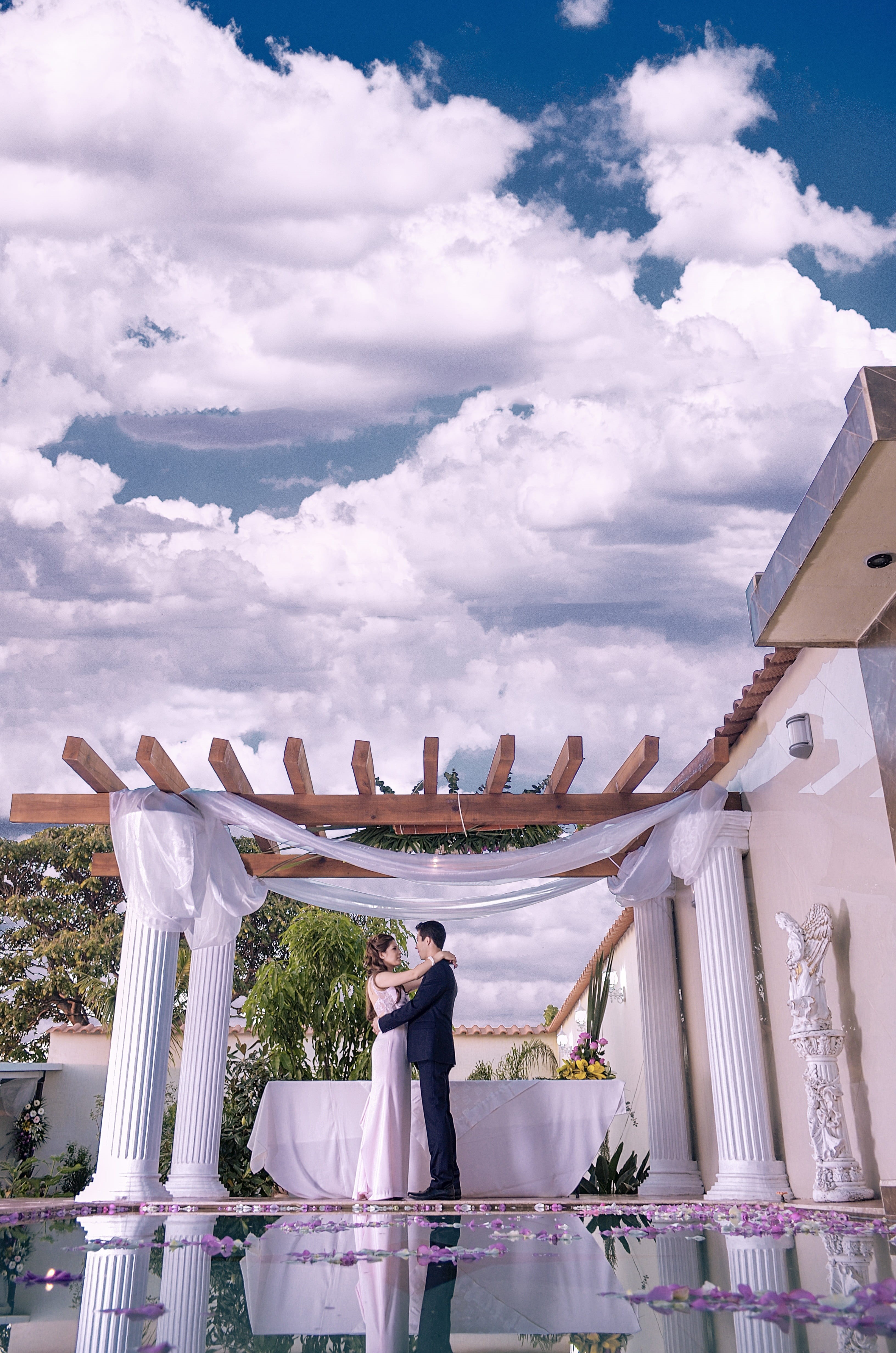 view, rings, architectural column, full length, veil, real people, temple, commitment, love, wedding, romance, trim, building exterior, heart, ceremony, Phone HD Wallpaper