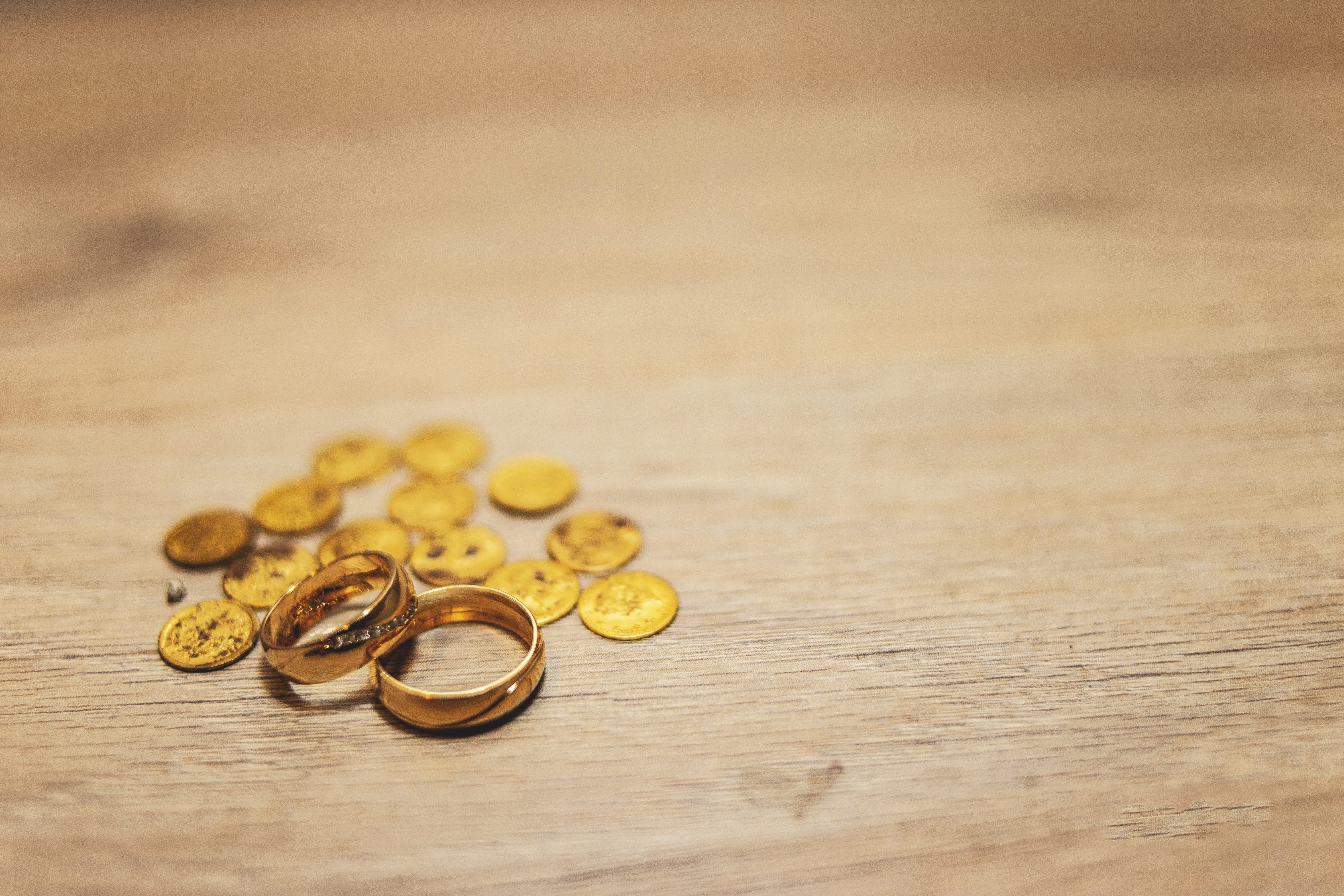 marriage, 5K, indoors, wood - material, colombia, finance, currency, coins, commitment, the rings, gold colored, selective focus, jewelry, wedding, ring, HD Wallpaper