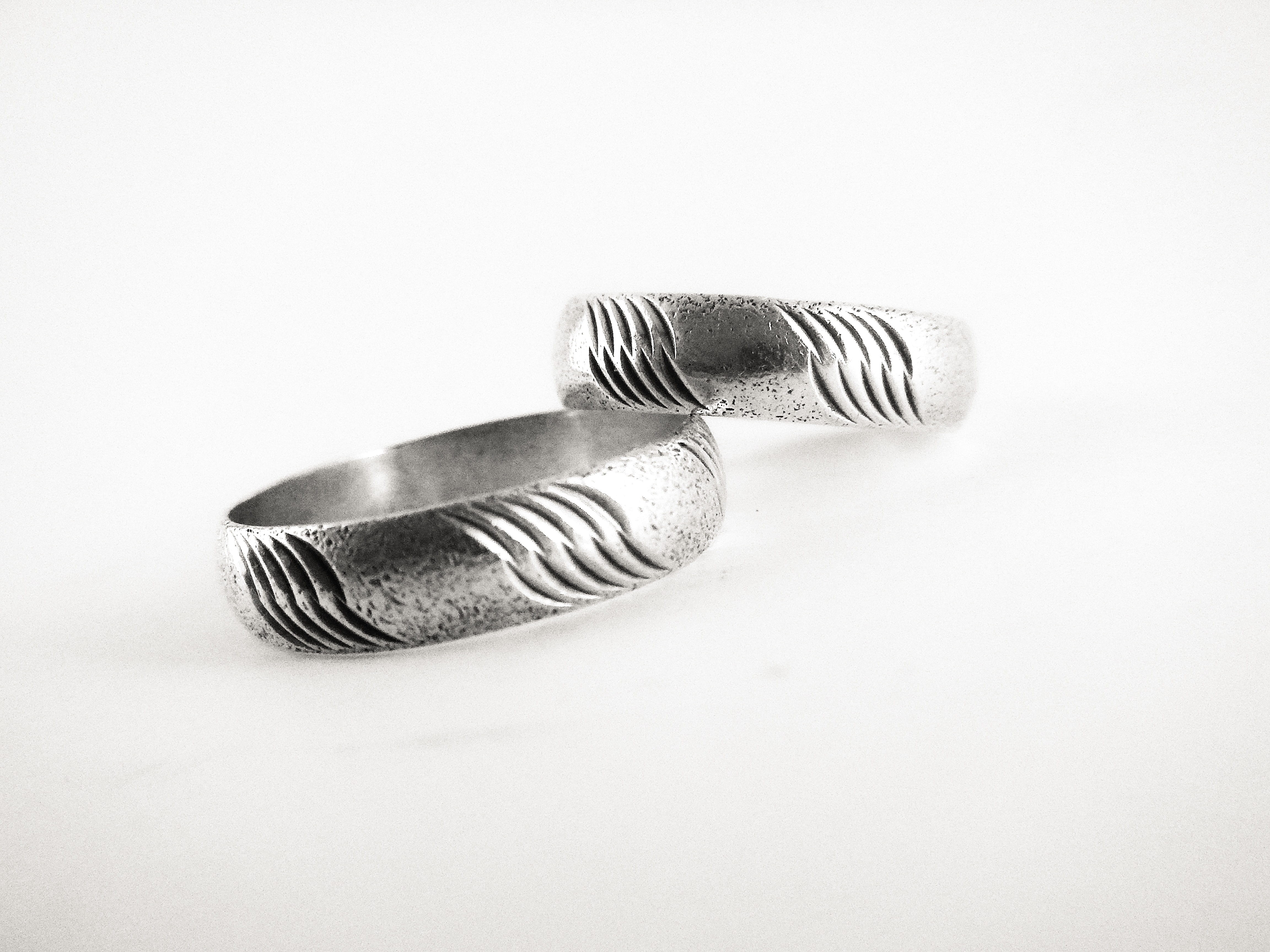 romance, no people, alloy, kitchen utensil, studio shot, crockery, hoops, steel, silver, nuptials, clean, white background, 4K, close-up, food and drink, HD Wallpaper