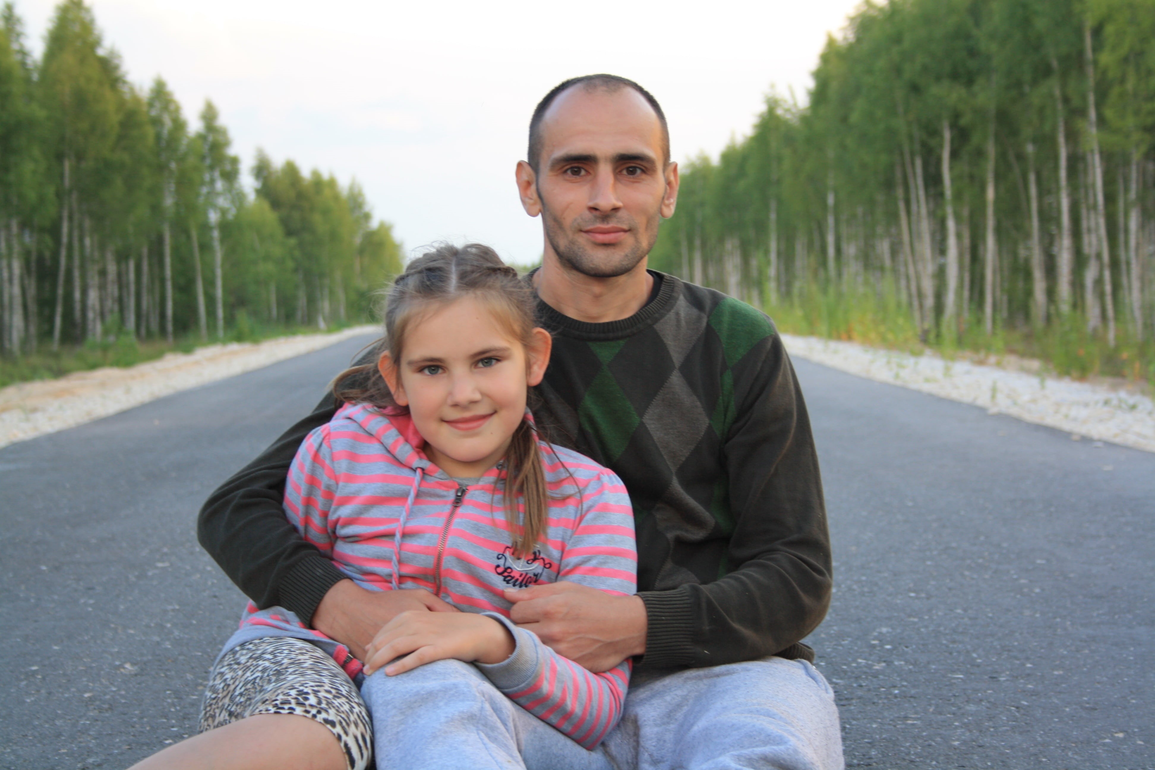 relationship, road, girl, daughter, smiling, looking at camera, fidelity, people, life style, child, friendship, cohesion, journey, jointly, positive emotion, HD Wallpaper