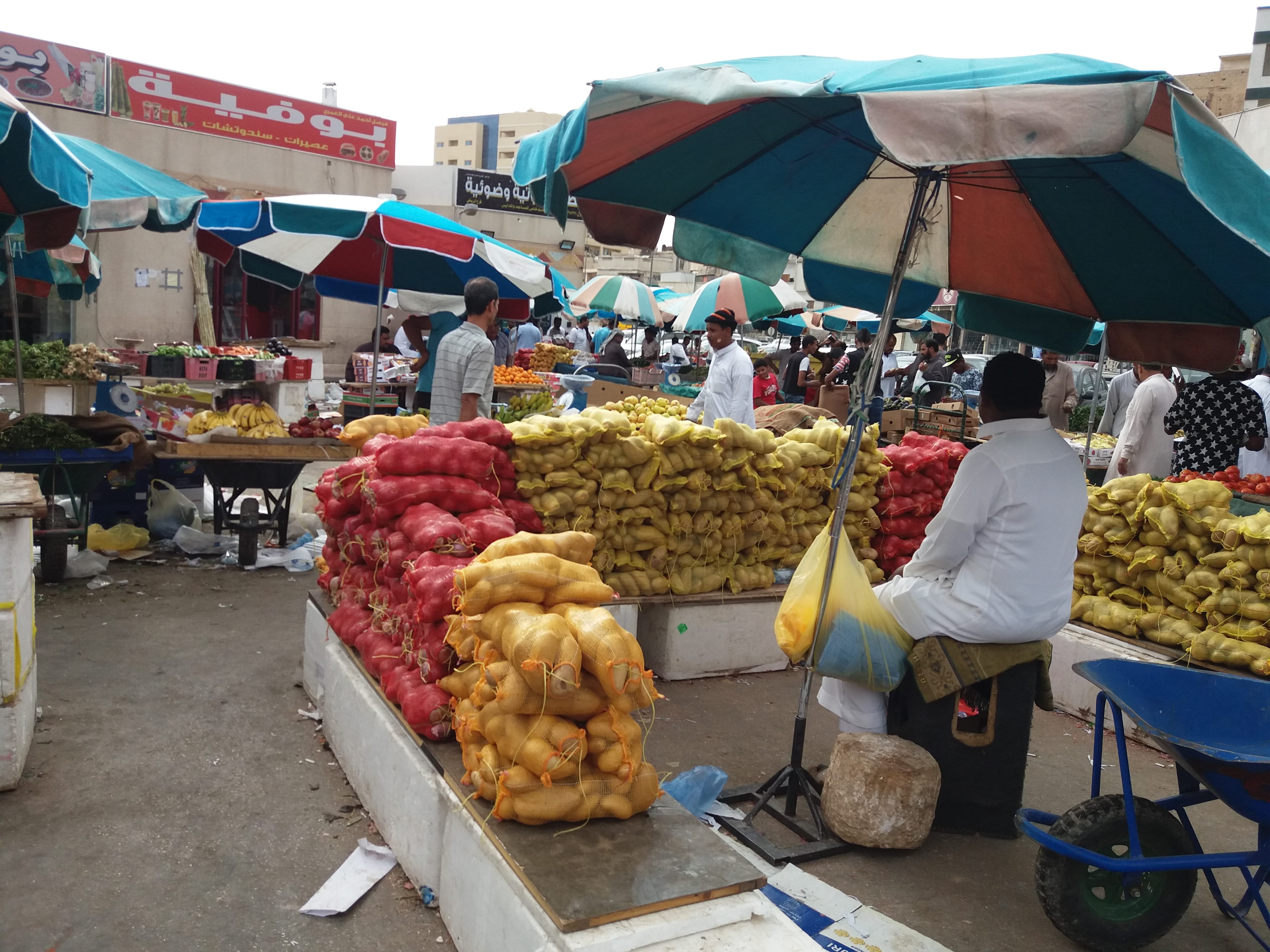 market, potatoes, retail display, adult, street market, variation, business, food and drink, freshness, selling, for sale, sale, 4K, men, choice, wellbeing, HD Wallpaper
