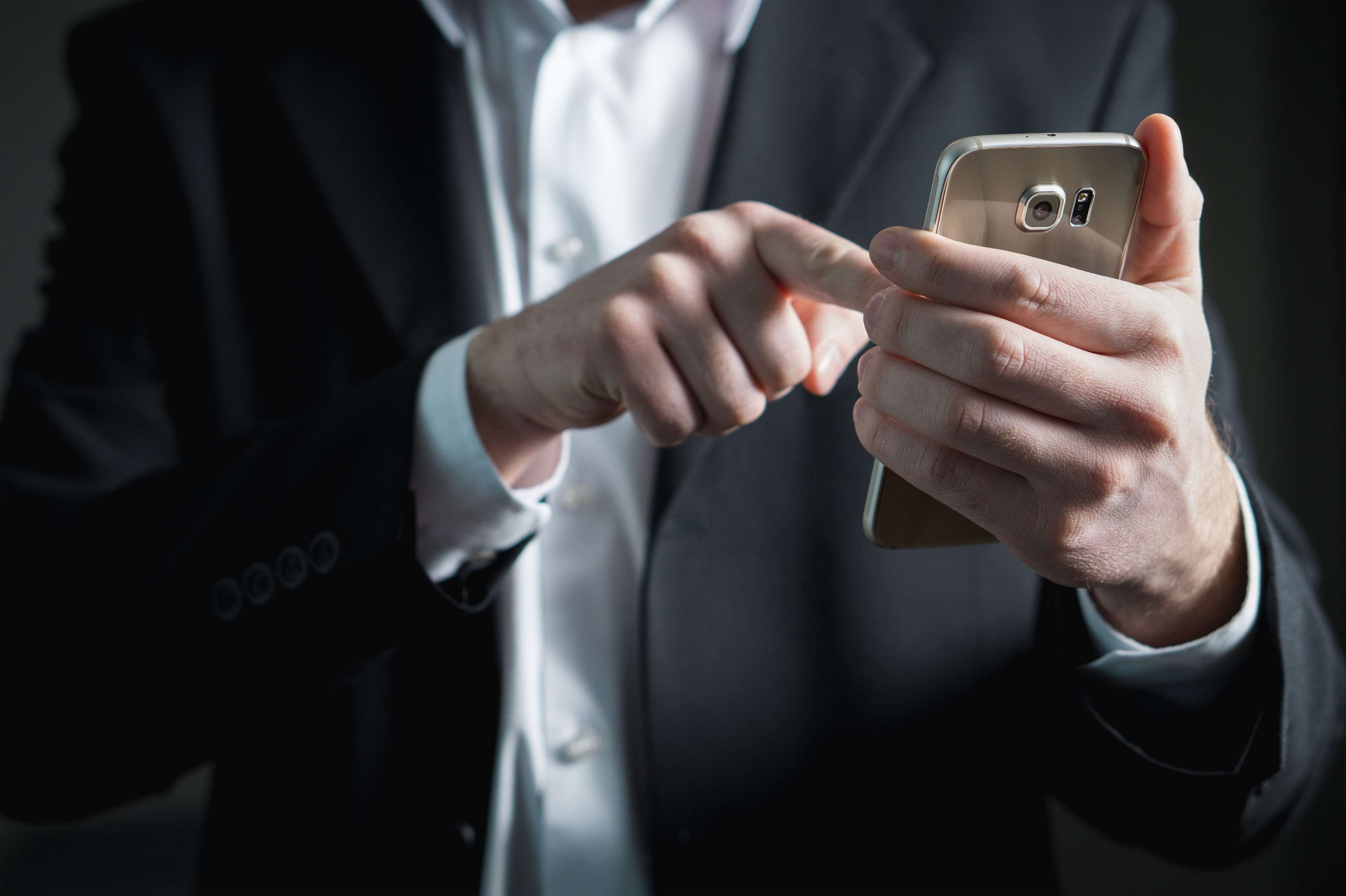 classy, technology, 4K, smartphone, human hand, portable information device, midsection, suit, message, marketing, positive emotion, messenger, businessman, HD Wallpaper