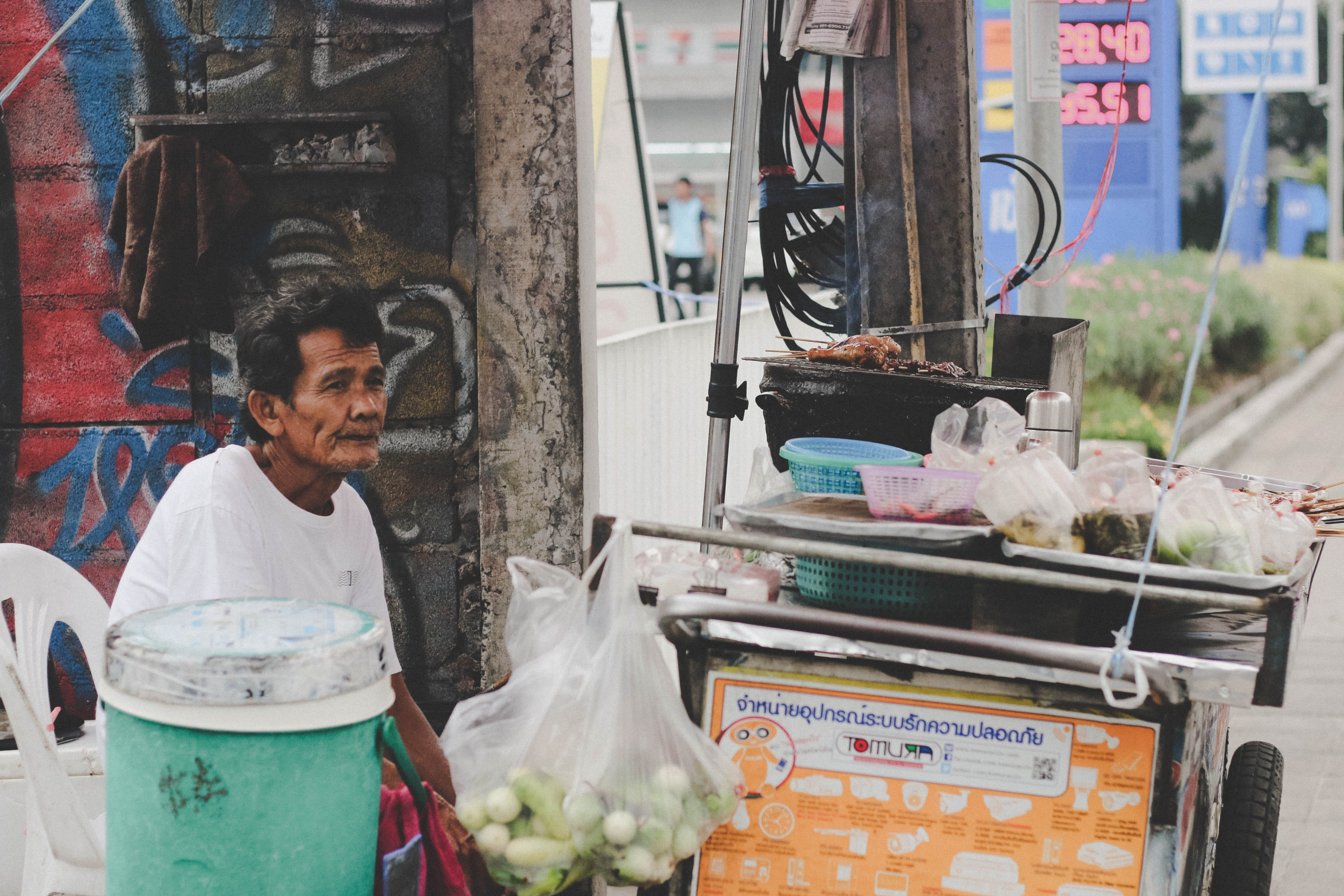 person, market, day, kiosk, retail display, men, white, selling, newsstand, one person, mature men, food, guy, outdoors, portrait, cook, three quarter length, HD Wallpaper