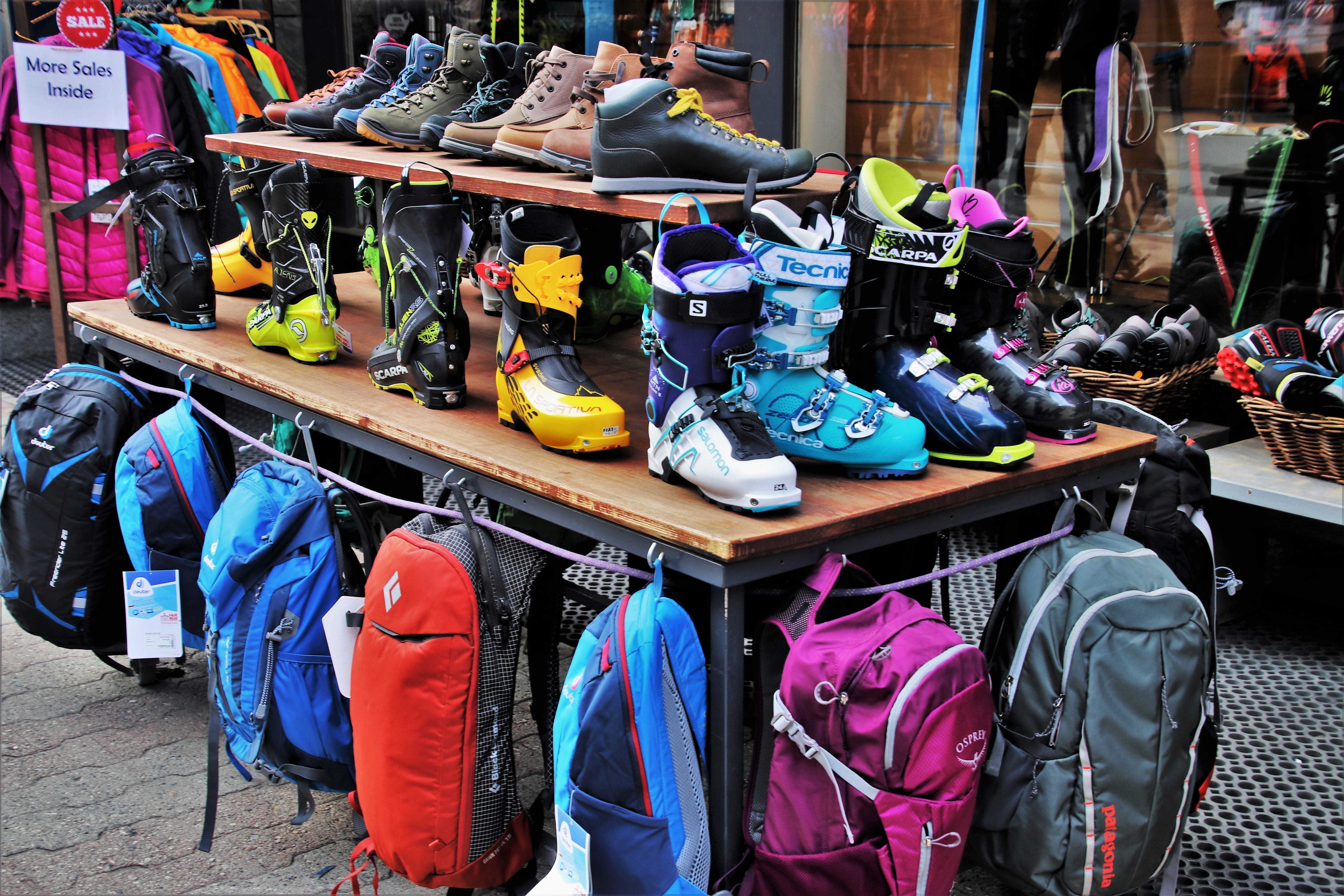 shoe, market, no people, large group of objects, buy, collection, sale, shopping mall, shoes, womenswear, shop, consumerism, tourism, booth, shop windows, HD Wallpaper