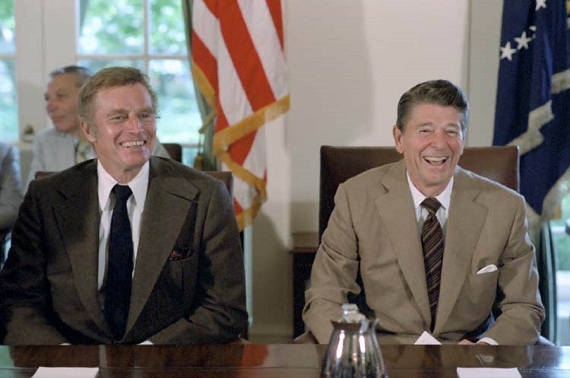 ronald reagan, males, business, usa, formal businesswear, presidential task force, white house cabinet room, united states, looking at camera, smiling, HD Wallpaper